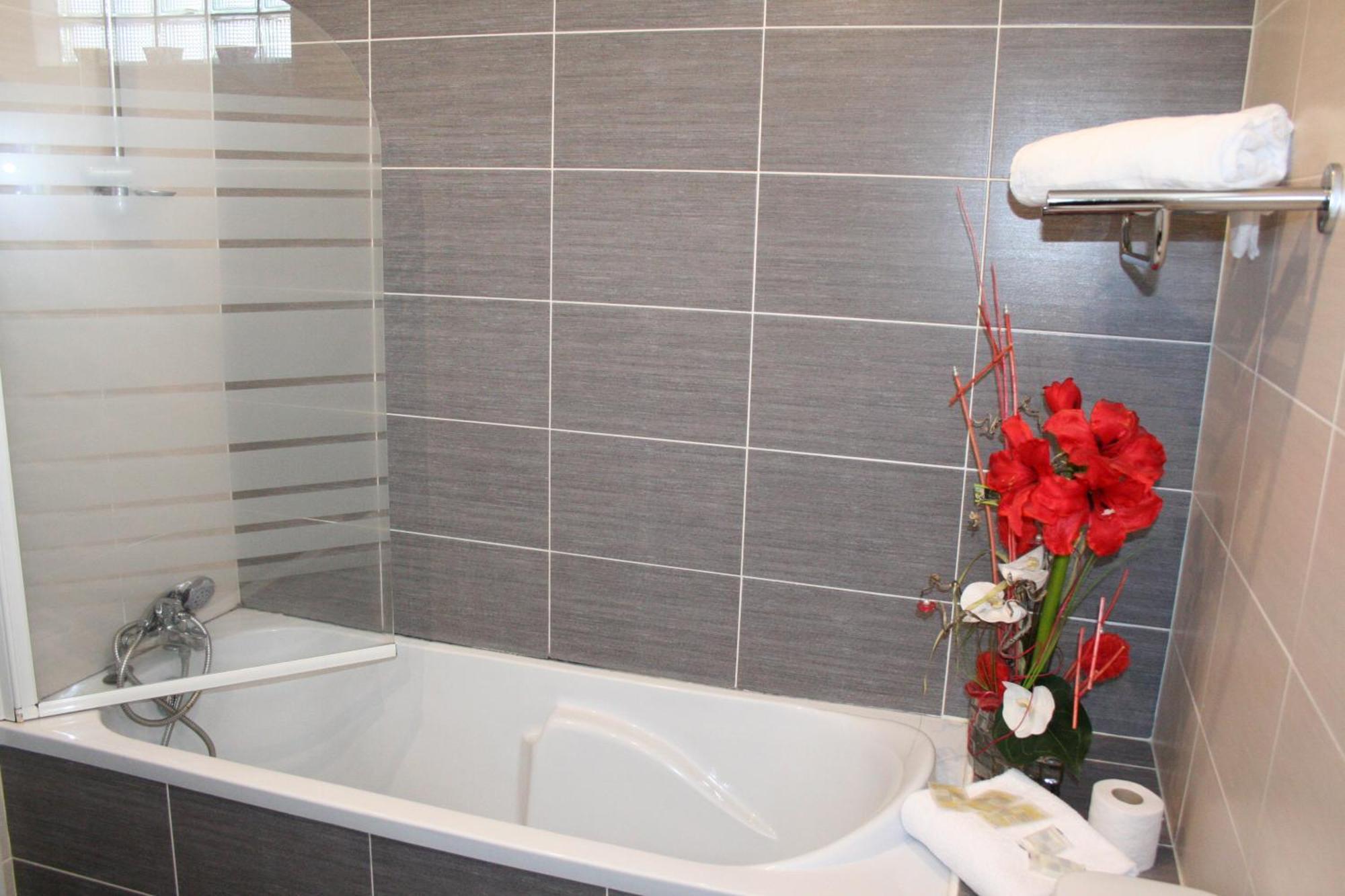 Quadruple Room Bathroom