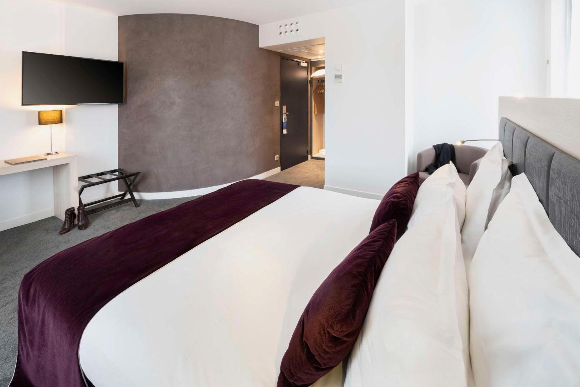 Standard Queen Room River View