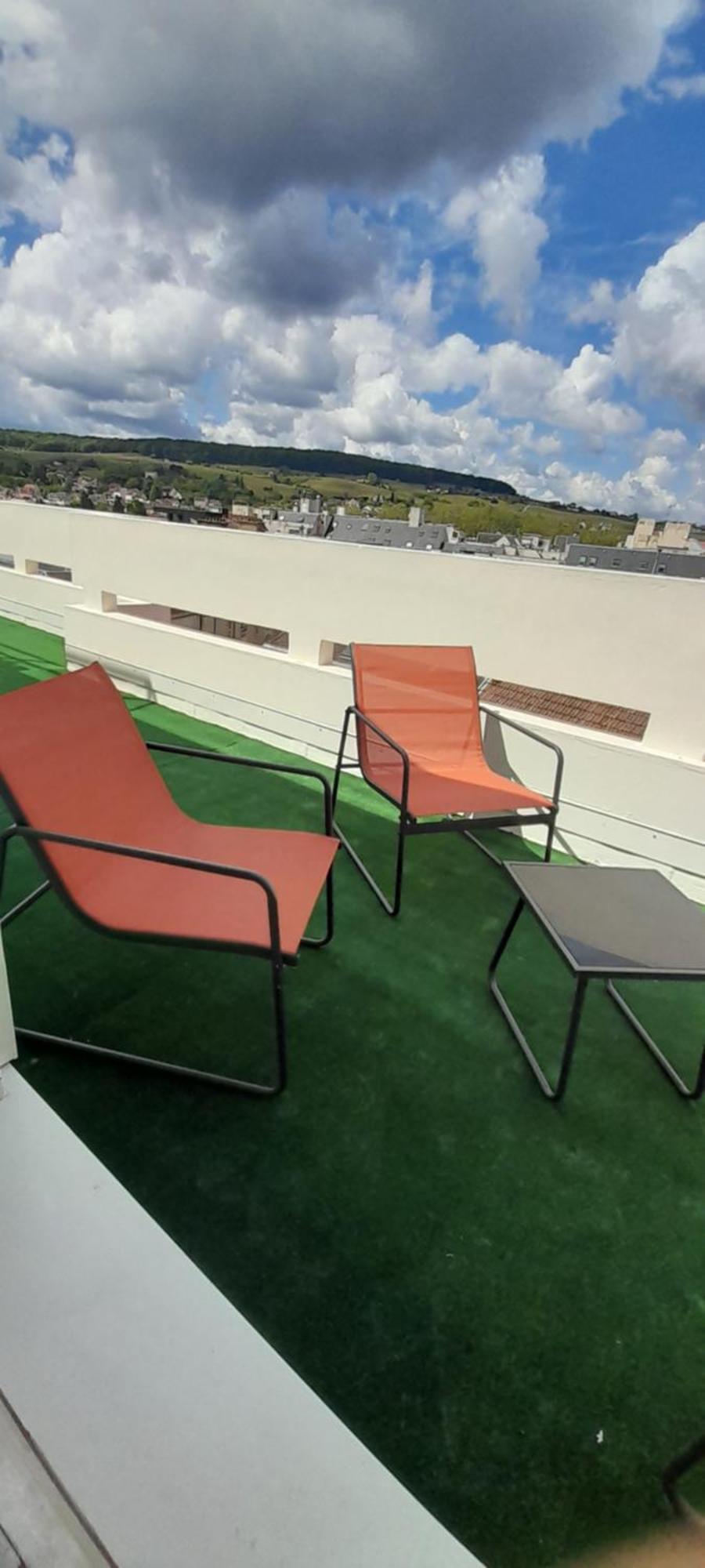 One-Bedroom Apartment Terrace
