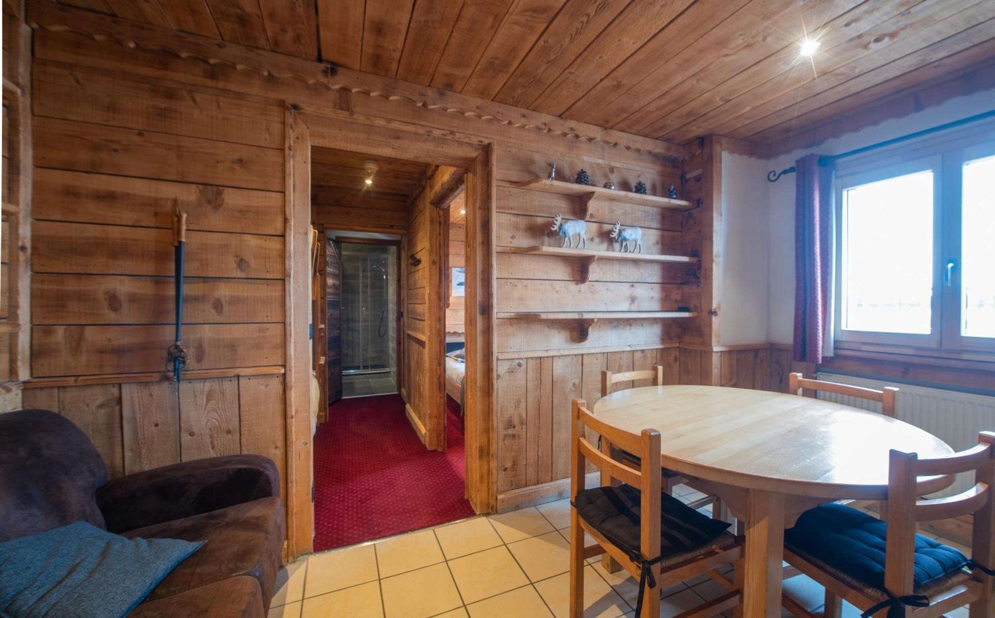 One Bedroom Apartment Alcove