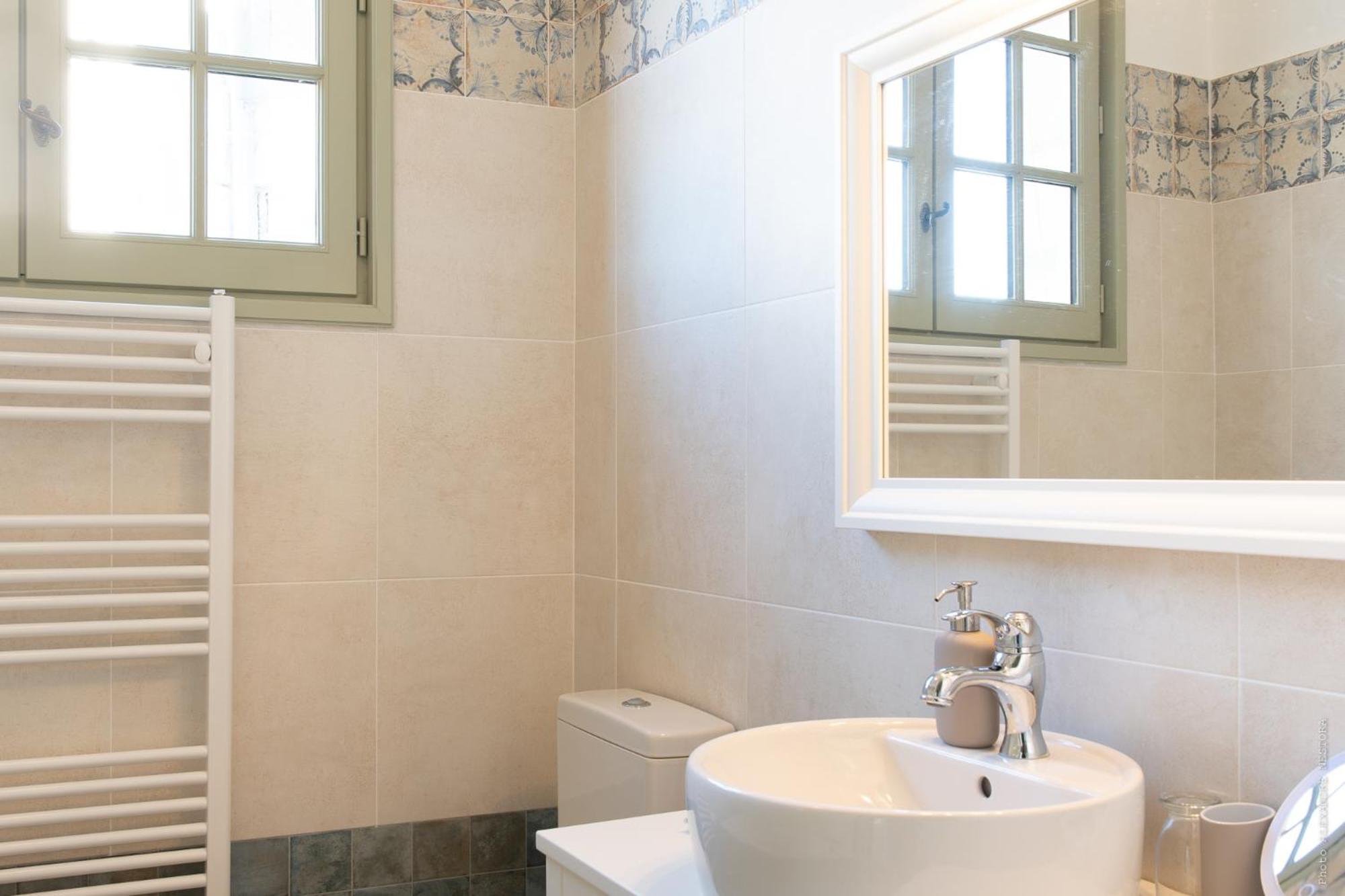 Family Room Private Bathroom