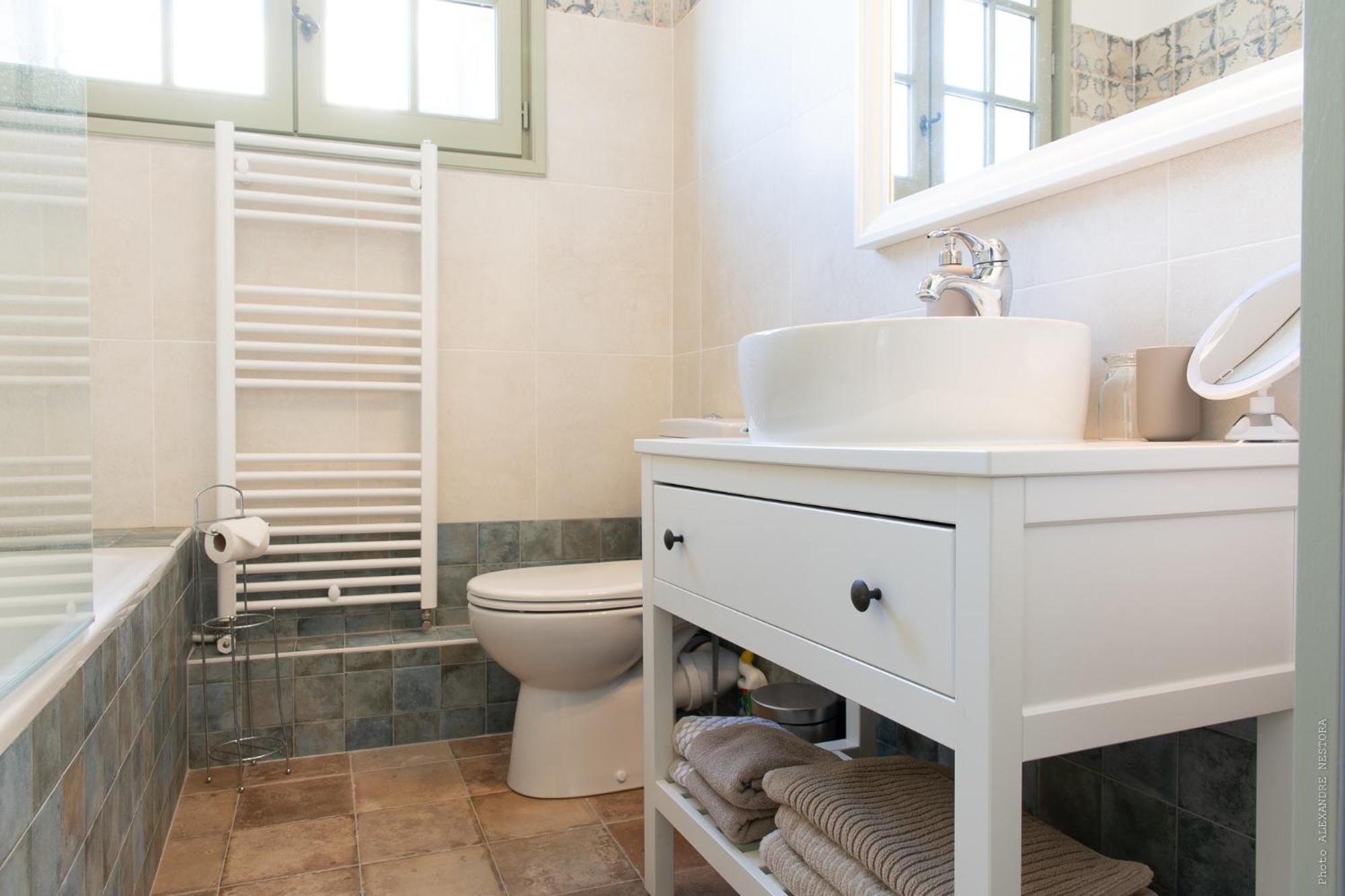 Family Room Private Bathroom