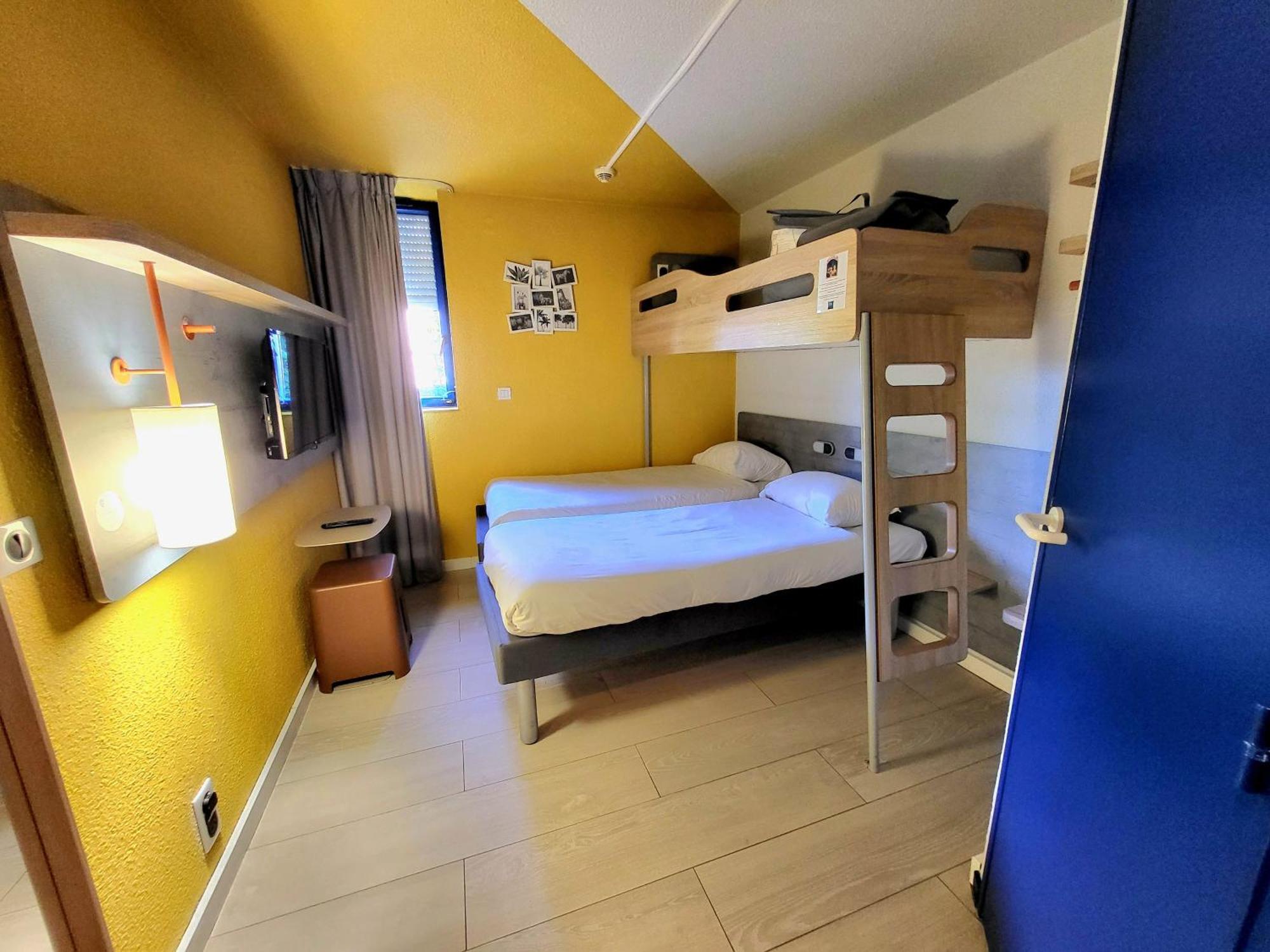 Triple Room Three Single Beds