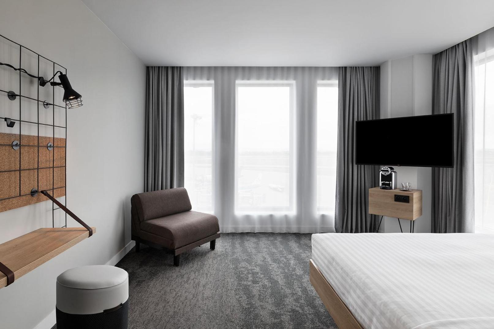 Moxy Biggy Larger Guest room 1 Queen