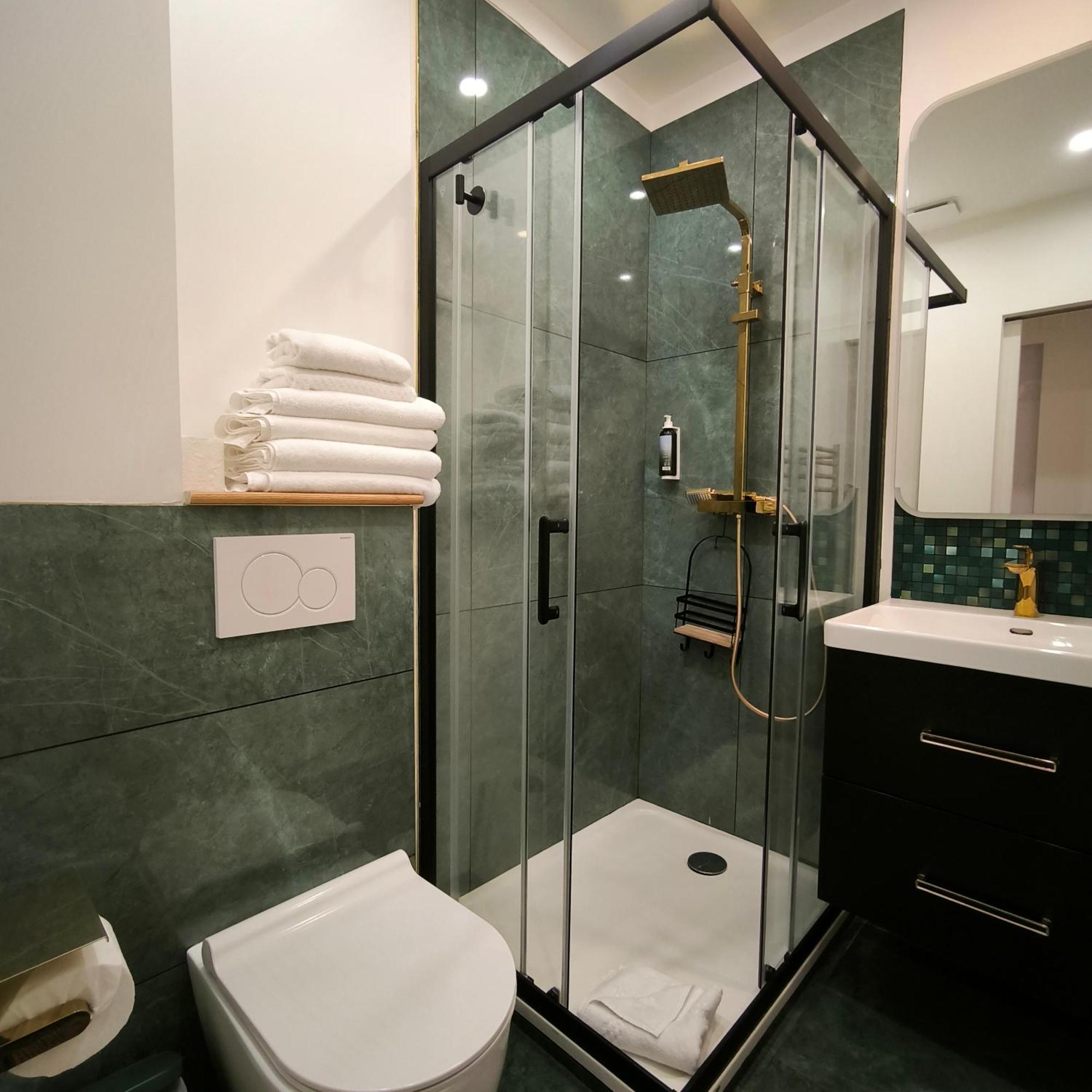 Quadruple Room,1594677245:JPEG