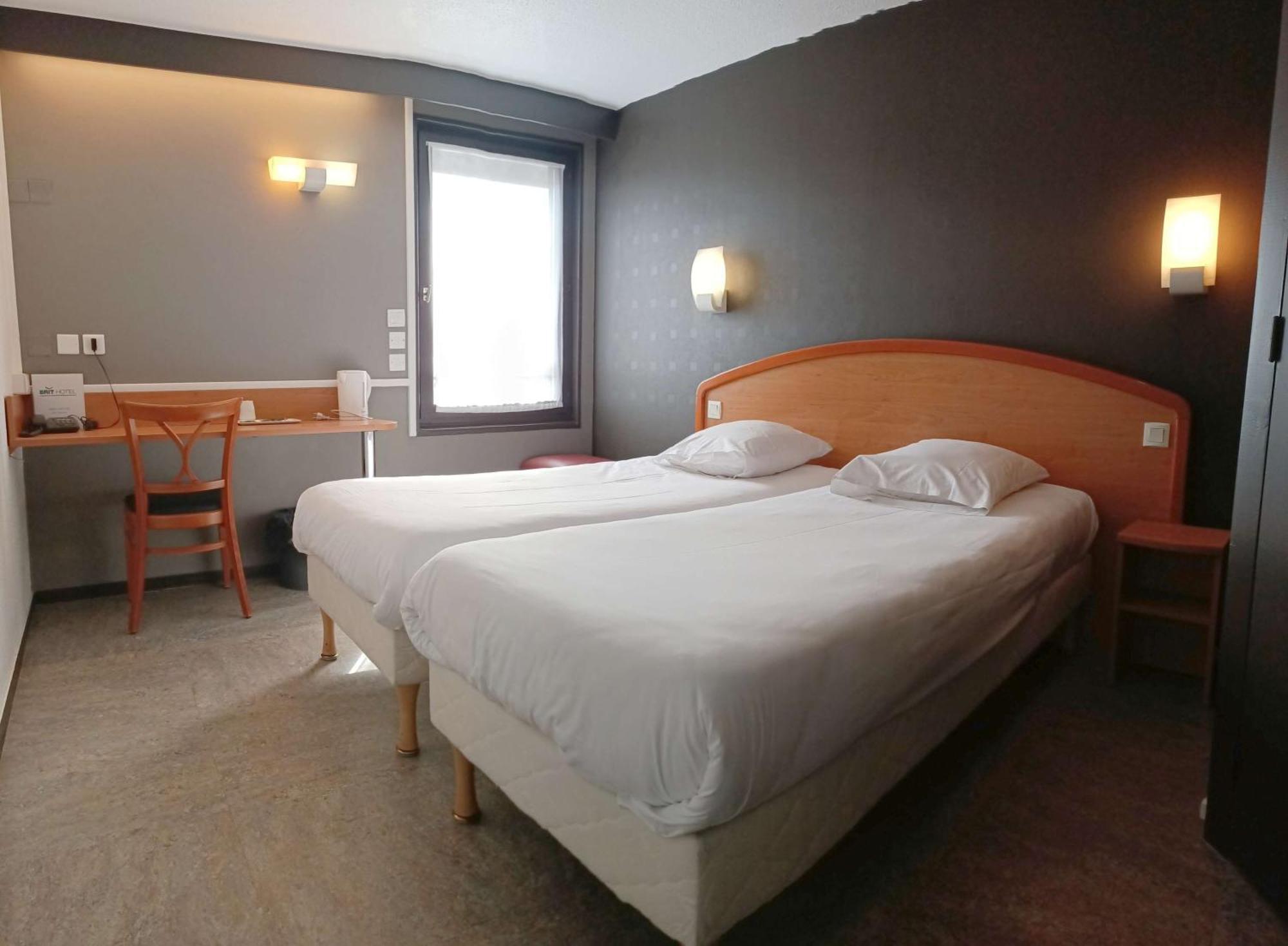 Twin Room,1666645685:JPEG