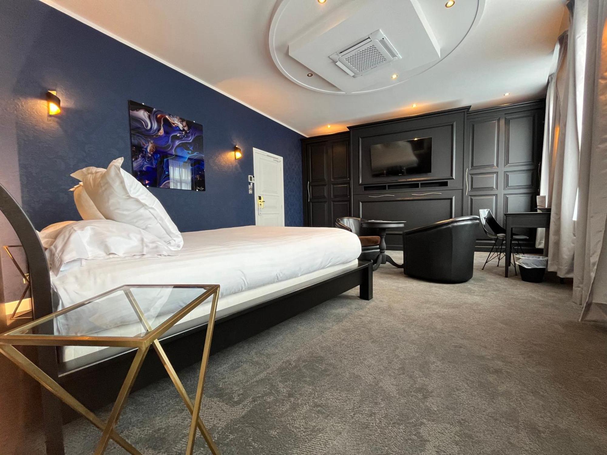 Suite Port View