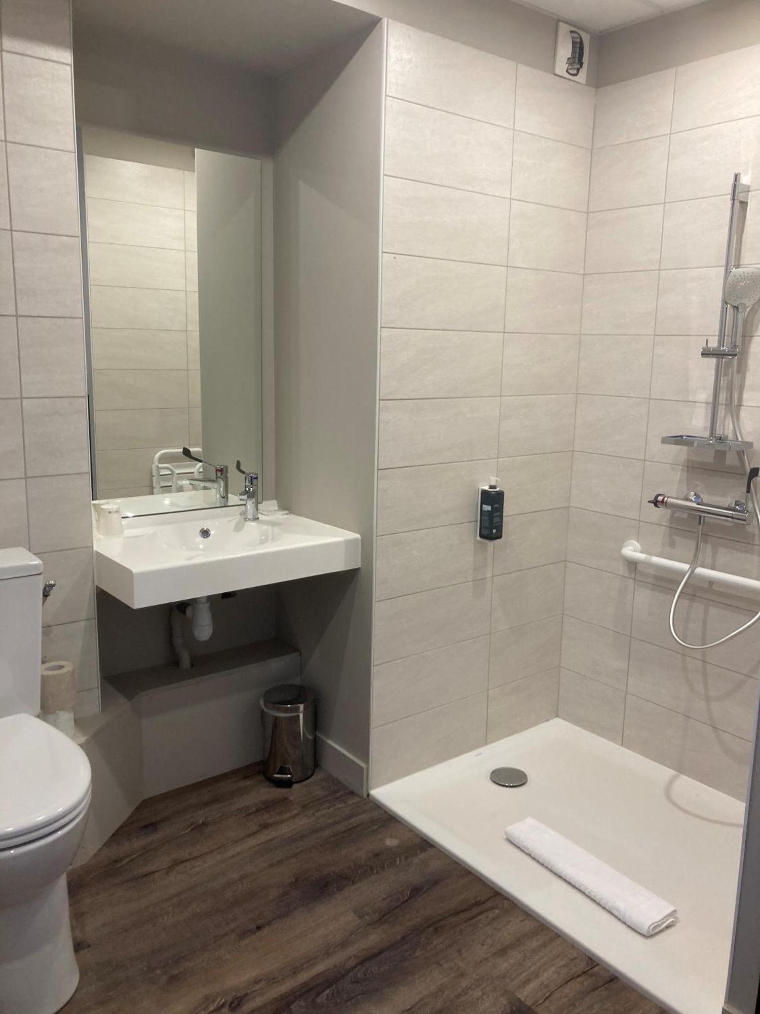 Chambre Double - Accessible aux Personnes à Mobilité Réduite