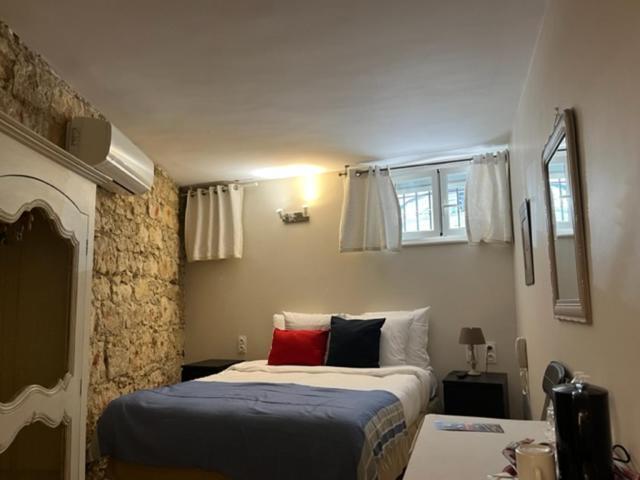 Economy small Double Room Semi Basement,1598395209:JPEG