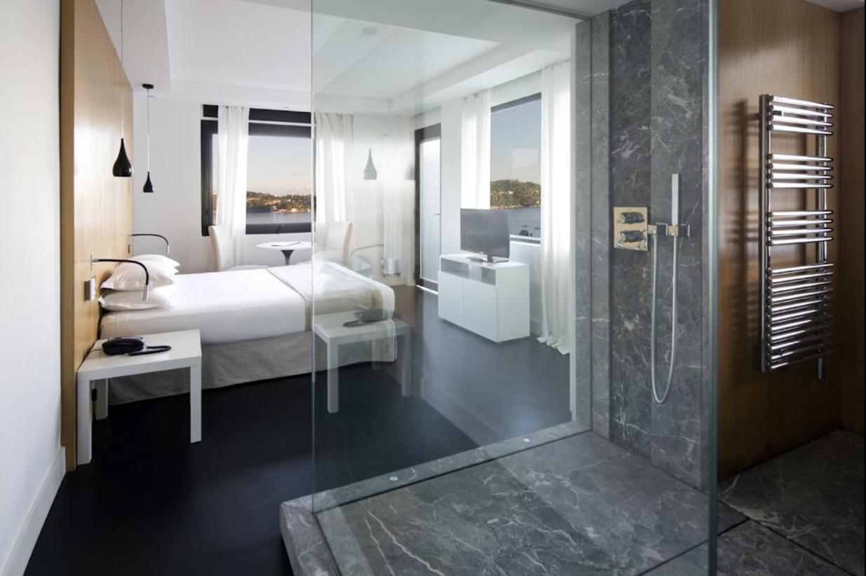 Two Connecting Rooms with Balcony and Sea View