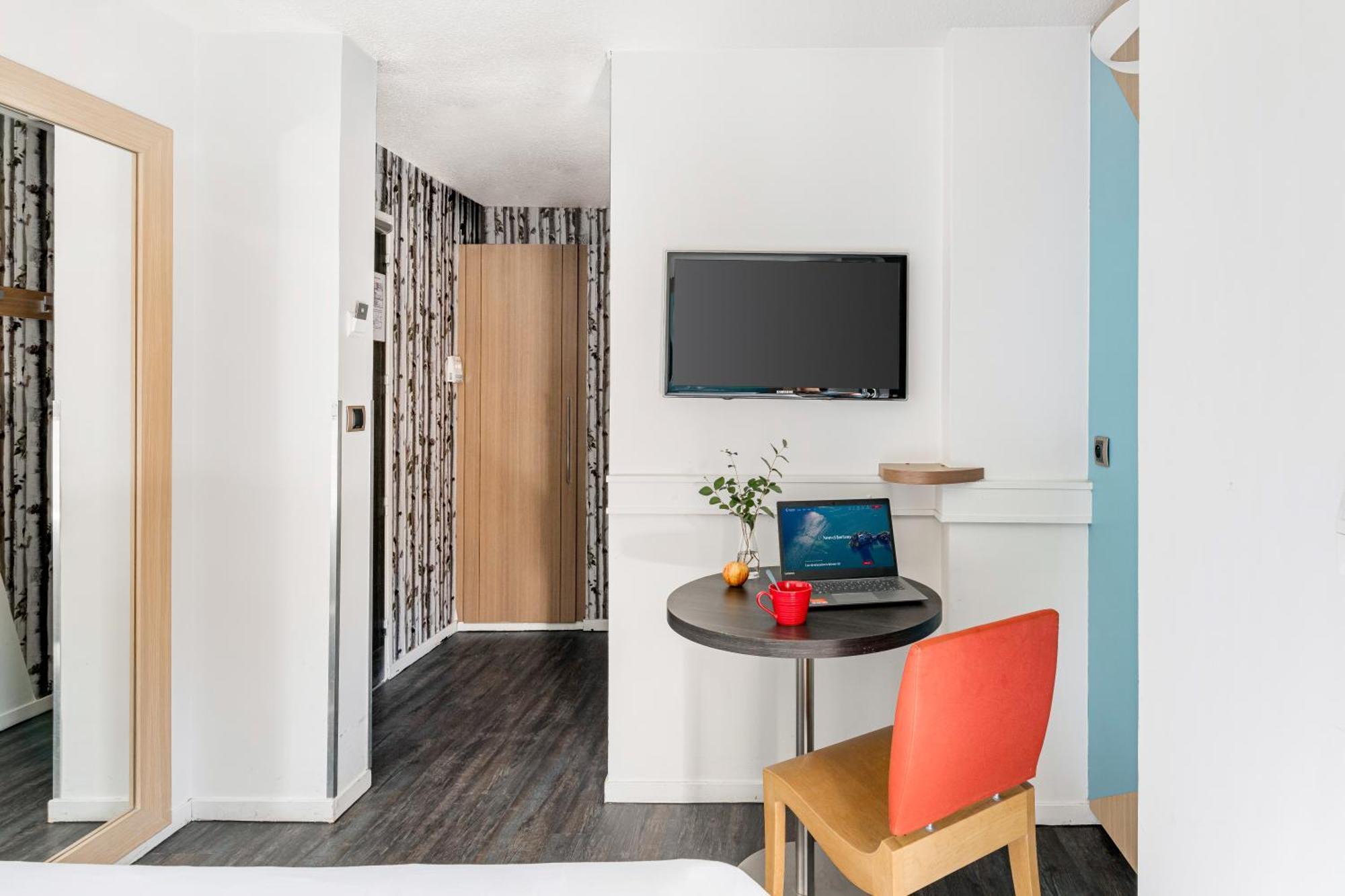 Classic Single Room with Double Bed