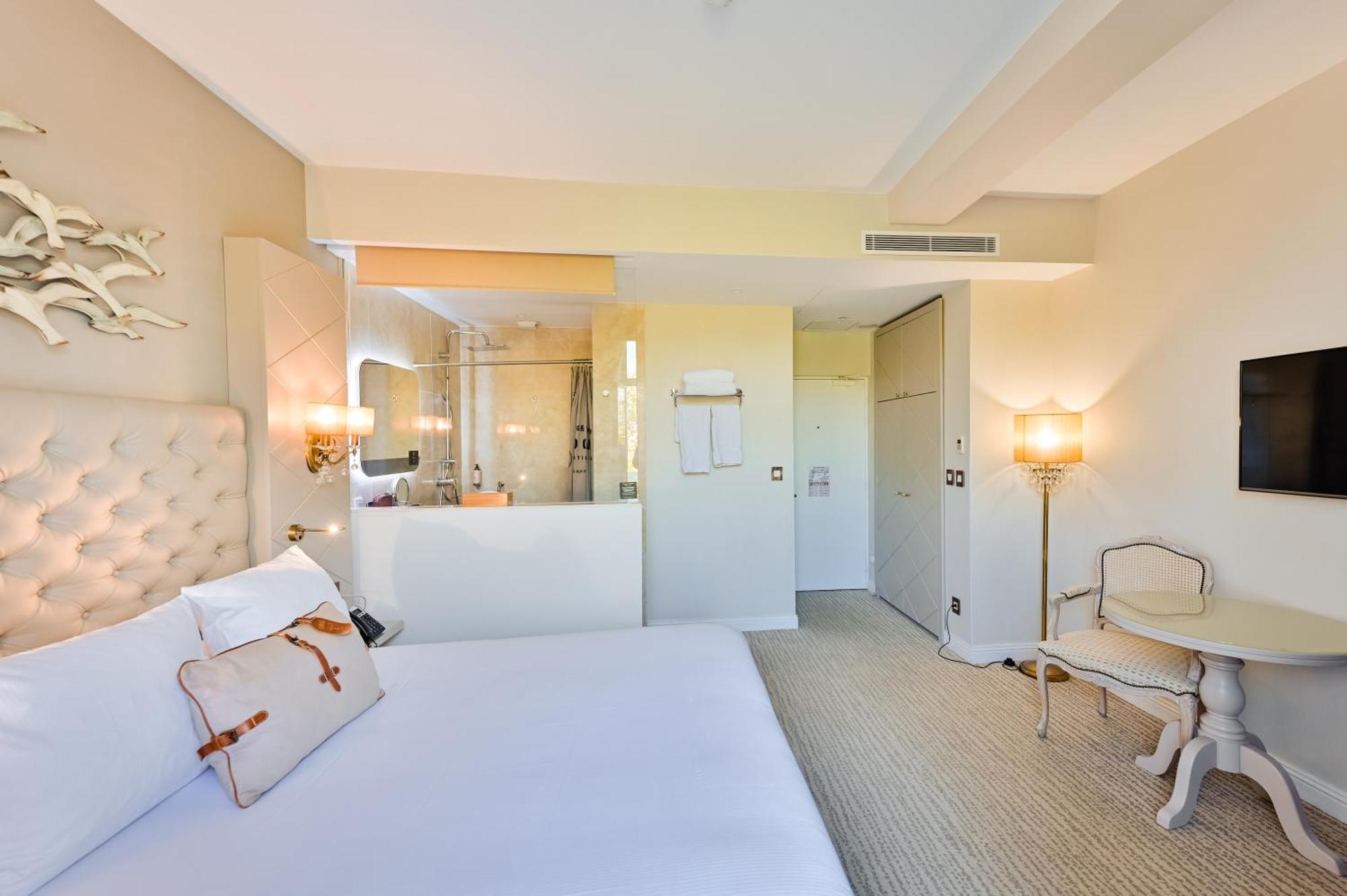 Classic Double Room Balcony,1601716045:JPEG