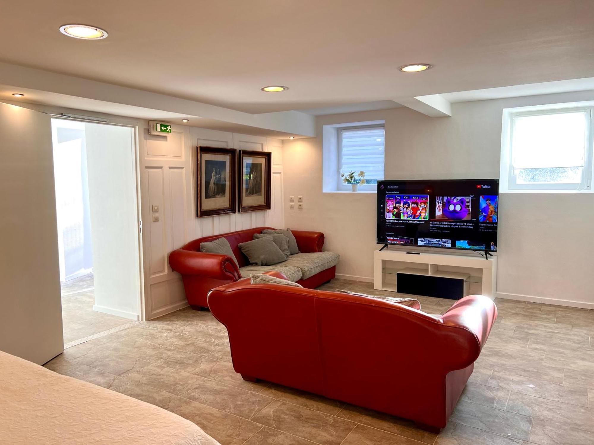 Twin Room,1604074761:JPEG