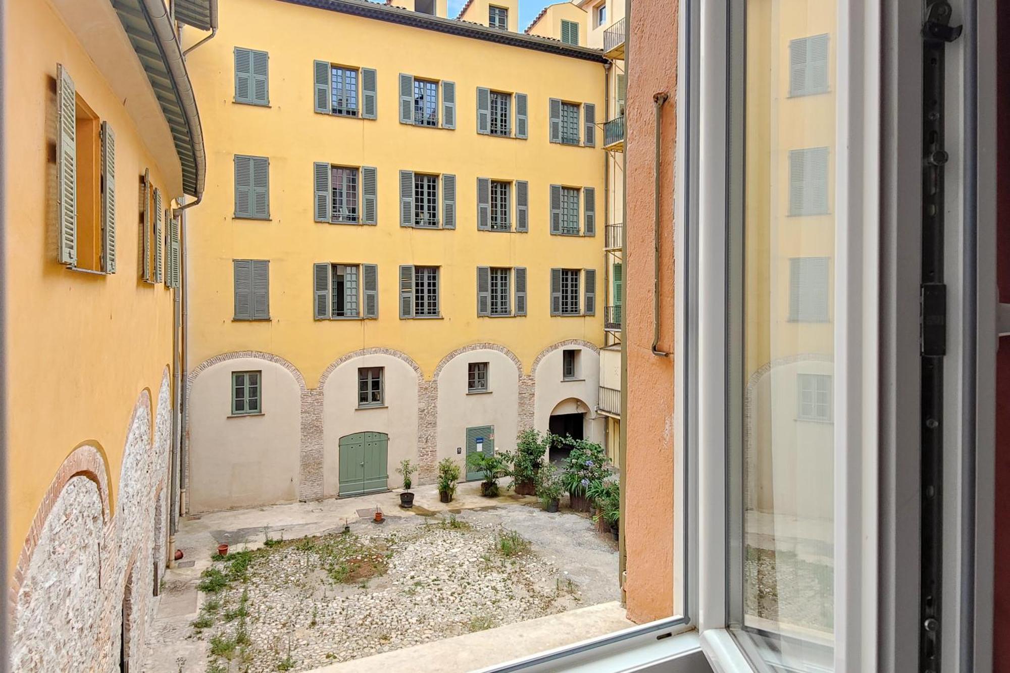 Superior Studio Courtyard side