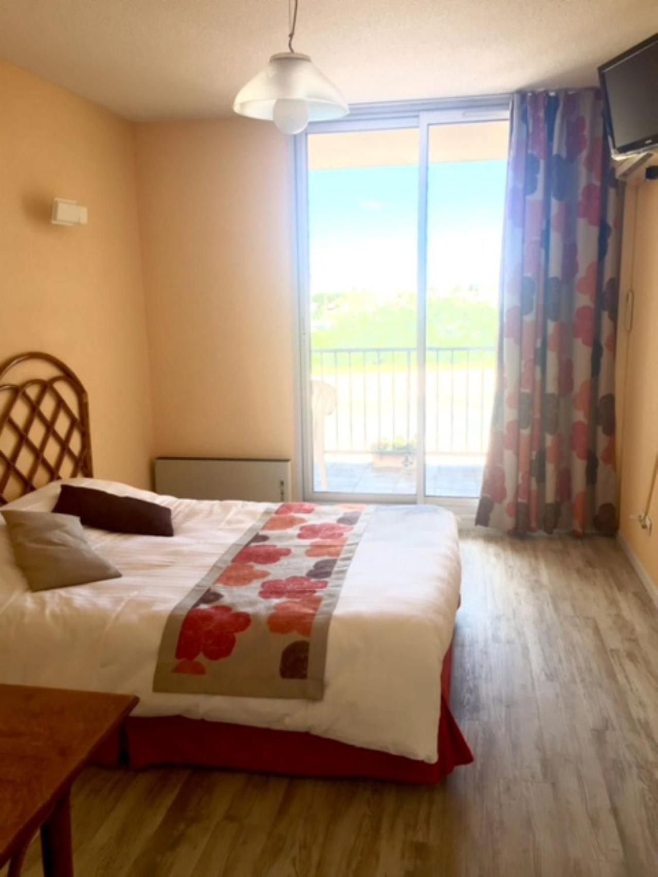 Double Room Port view terrace air conditioning children