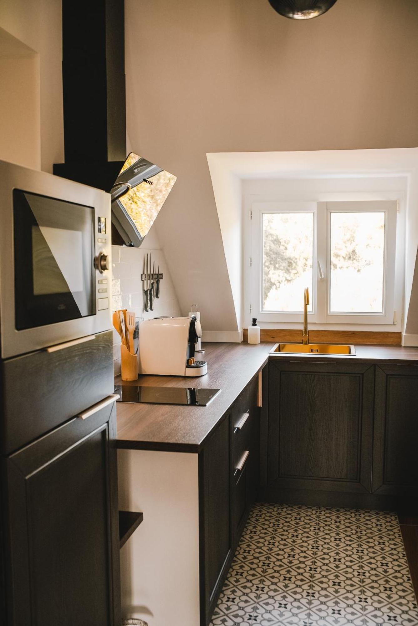 Studio Apartment with Balcony,1605269747:JPEG