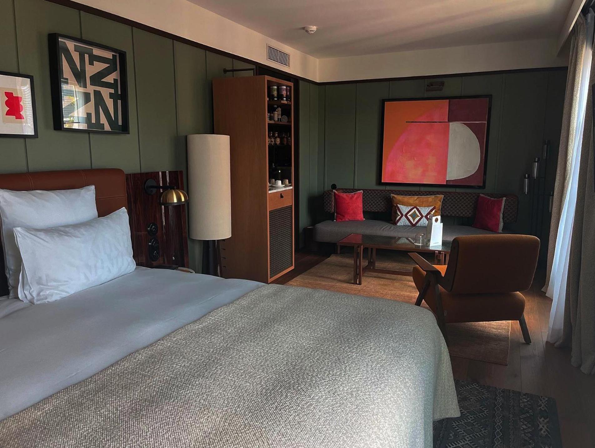 Junior Suite,1709498455:JPEG