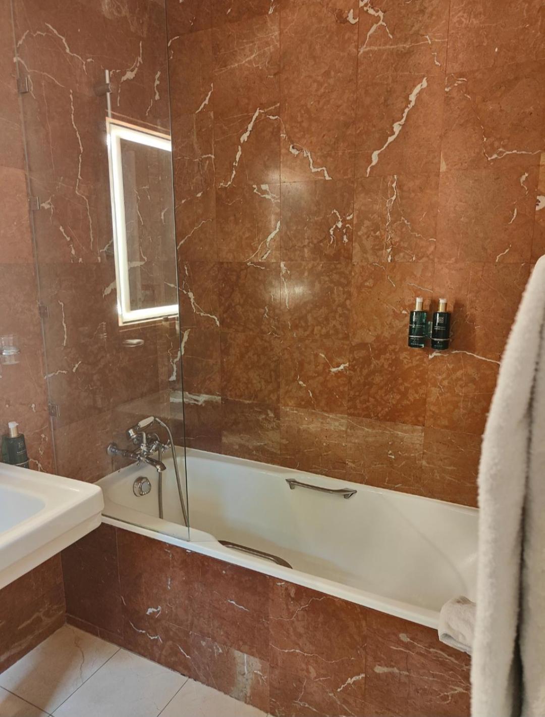 Double Room,1606550984:JPEG