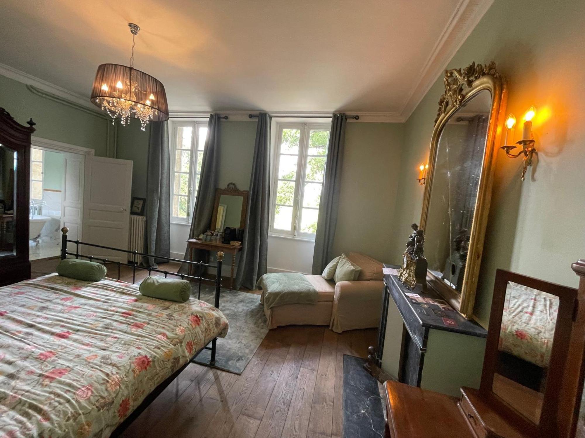 Deluxe Double Room Bath
