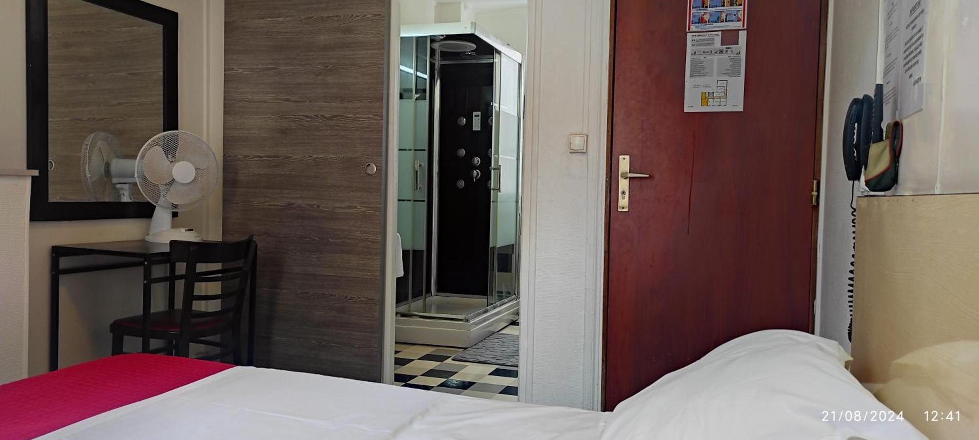 Double Room Private Bathroom