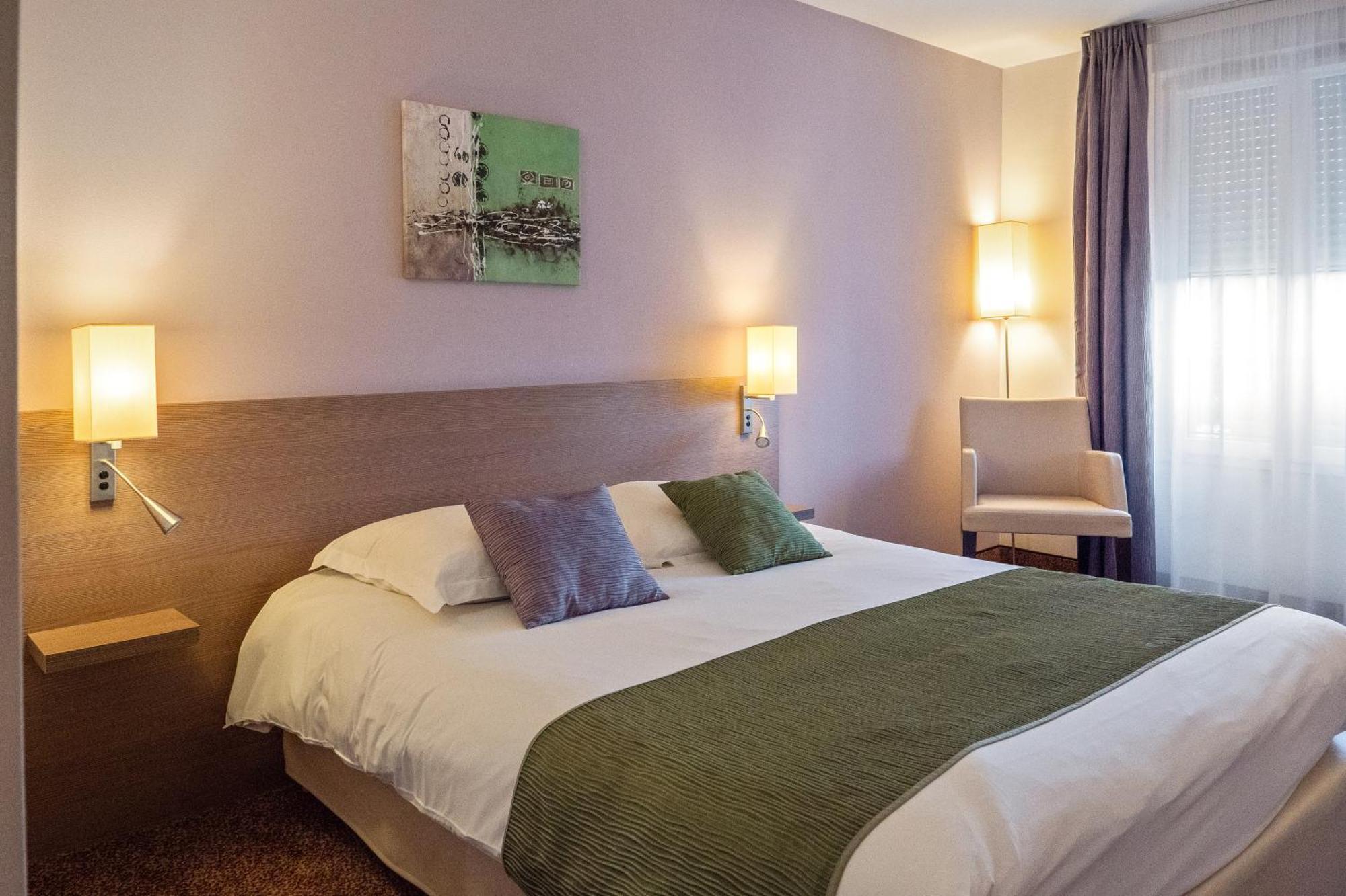 Double Room,1611059241:JPEG