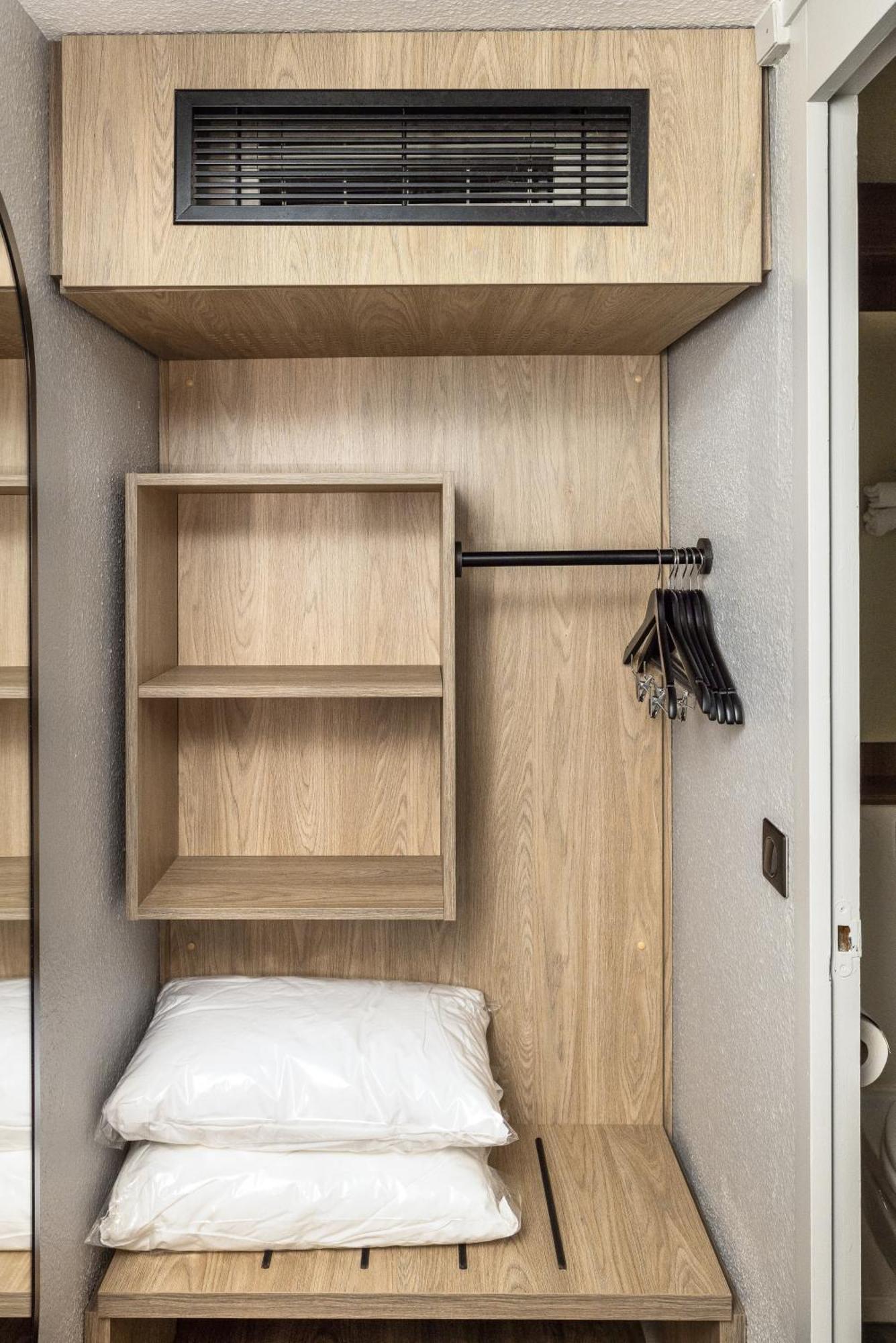 Standard Room 1 Queen Bed