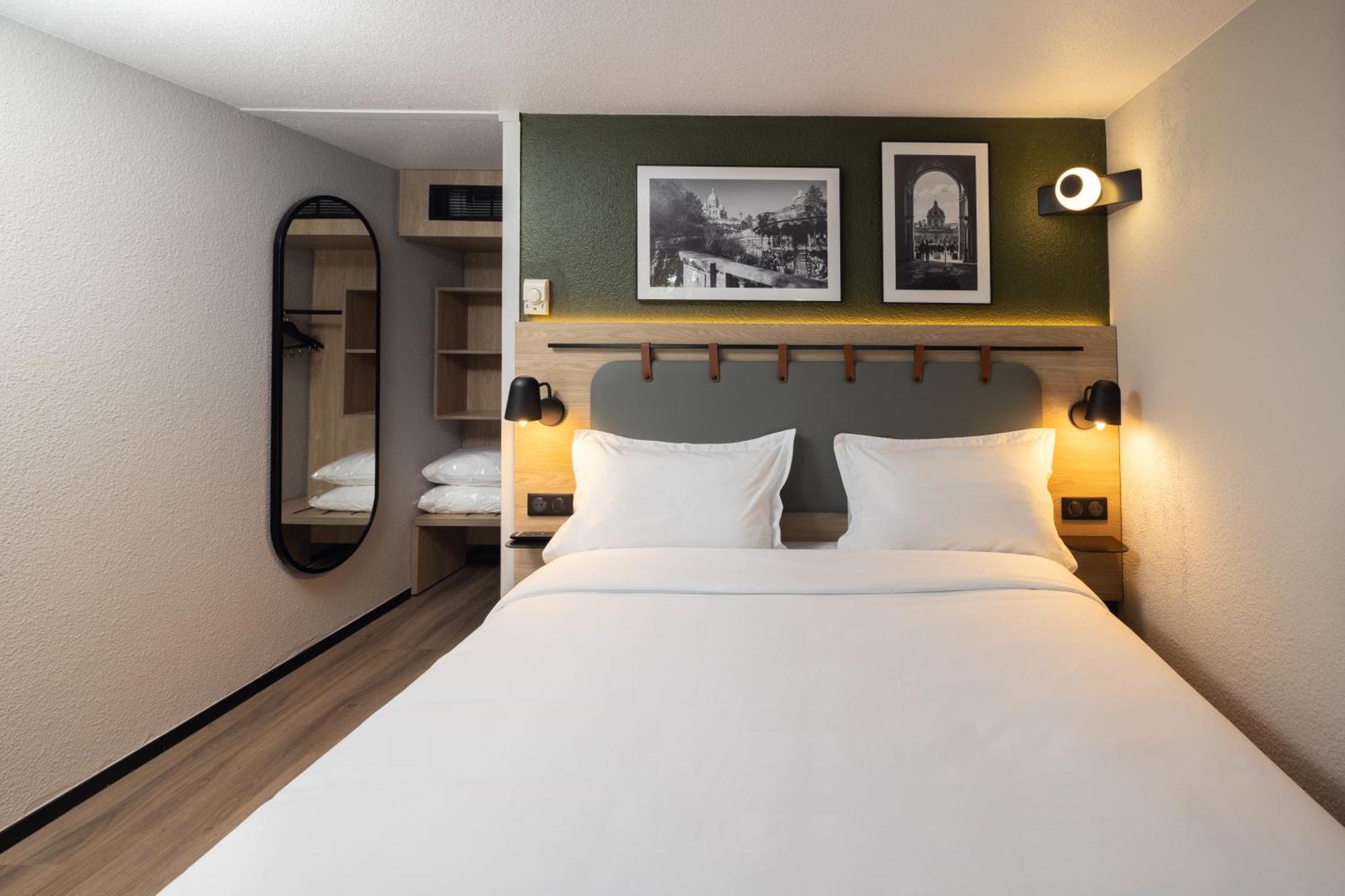 Standard Room 1 Queen Bed