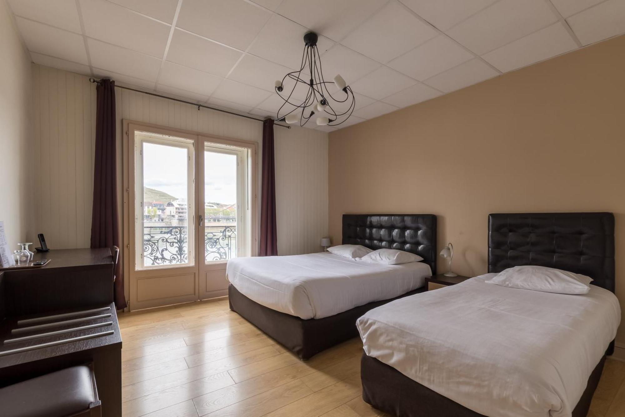 Standard Triple Room Rhône View