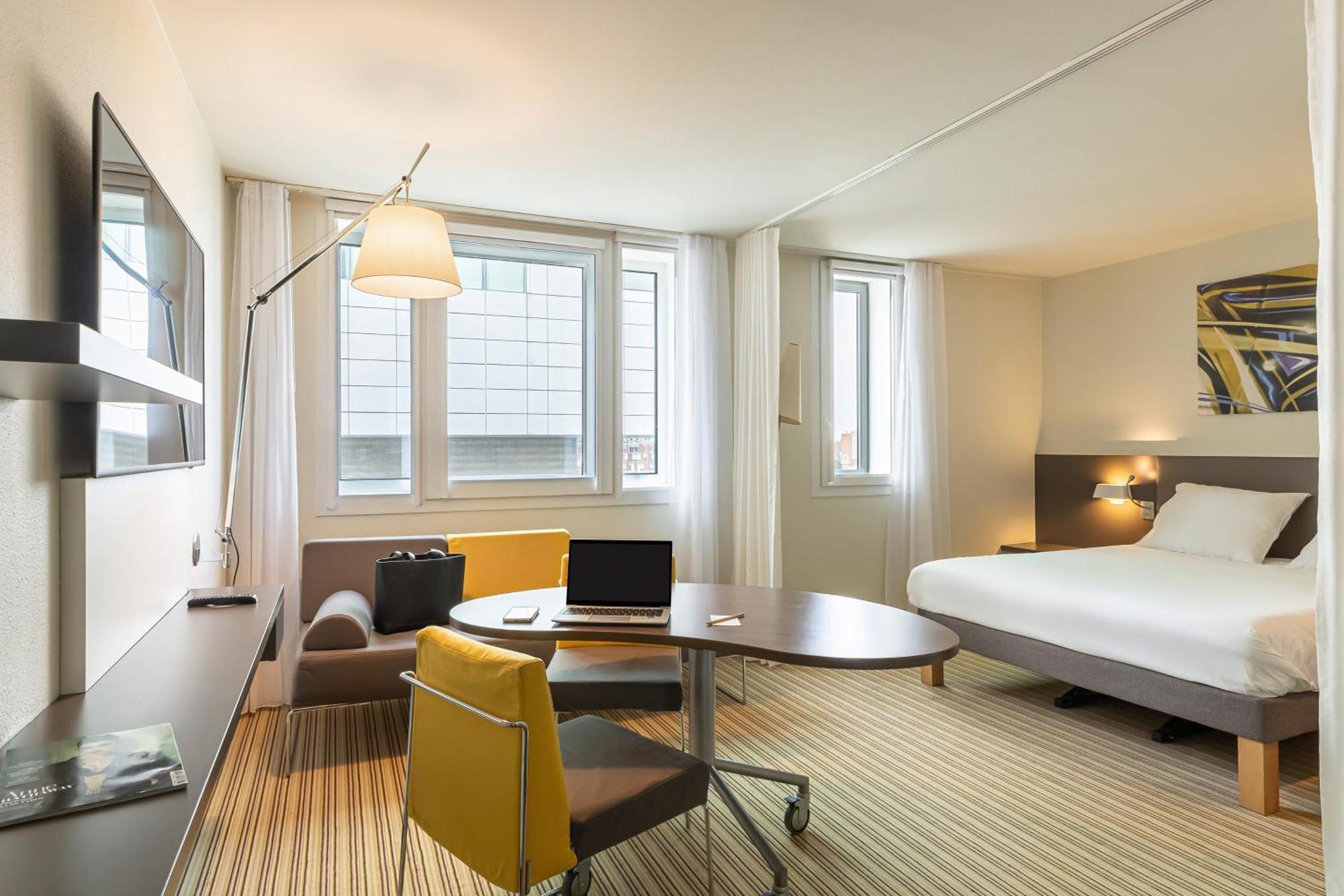 Executive Suite,1616872870:JPEG