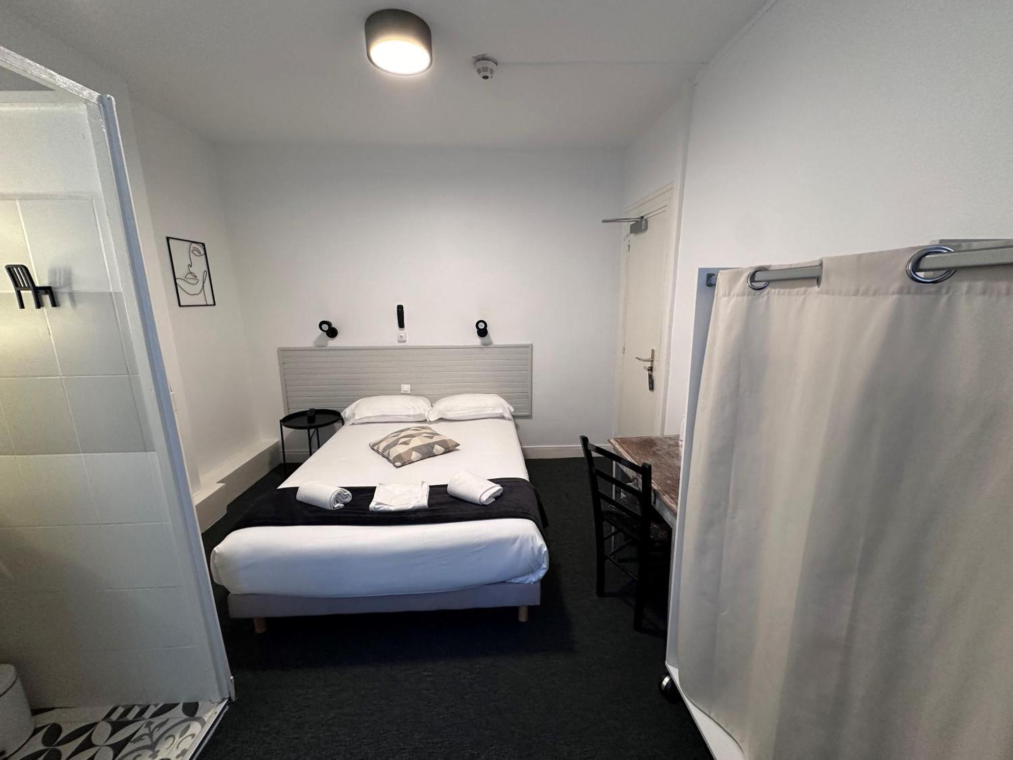 Double Room with Shared Toilet,1616885242:JPEG