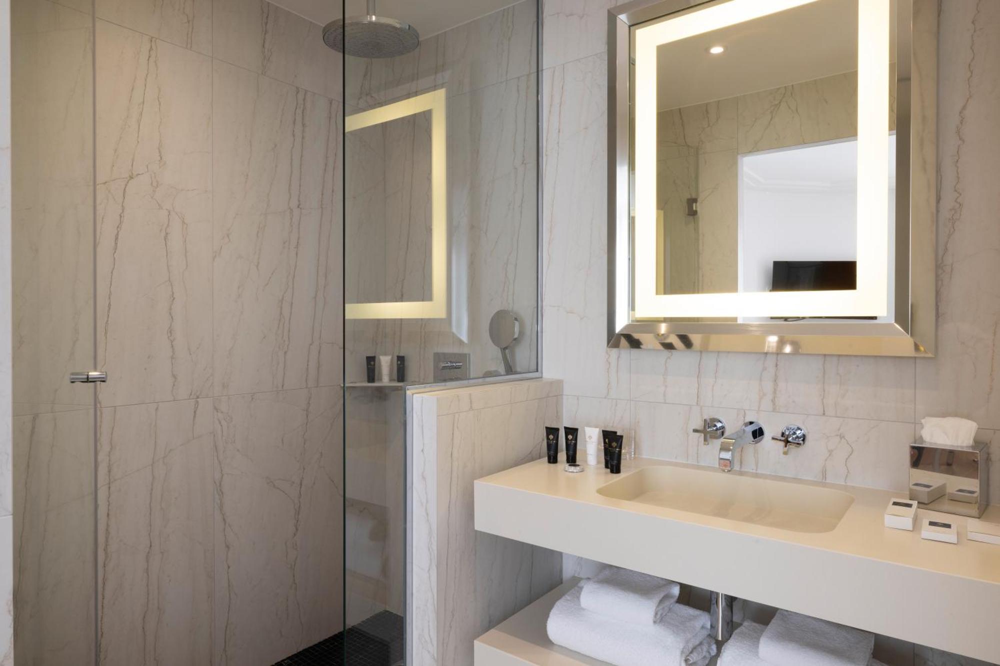 Premium Room - Eiffel Tower View,1619757148:JPEG