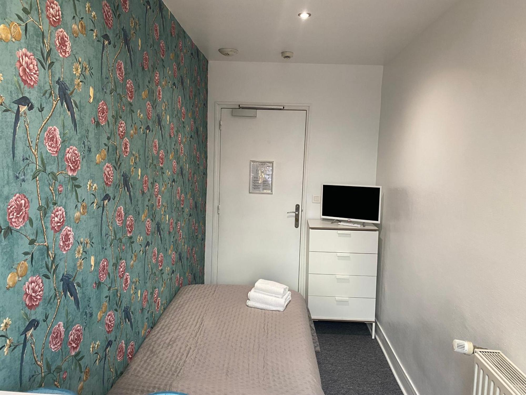 Single Room Private External Bathroom