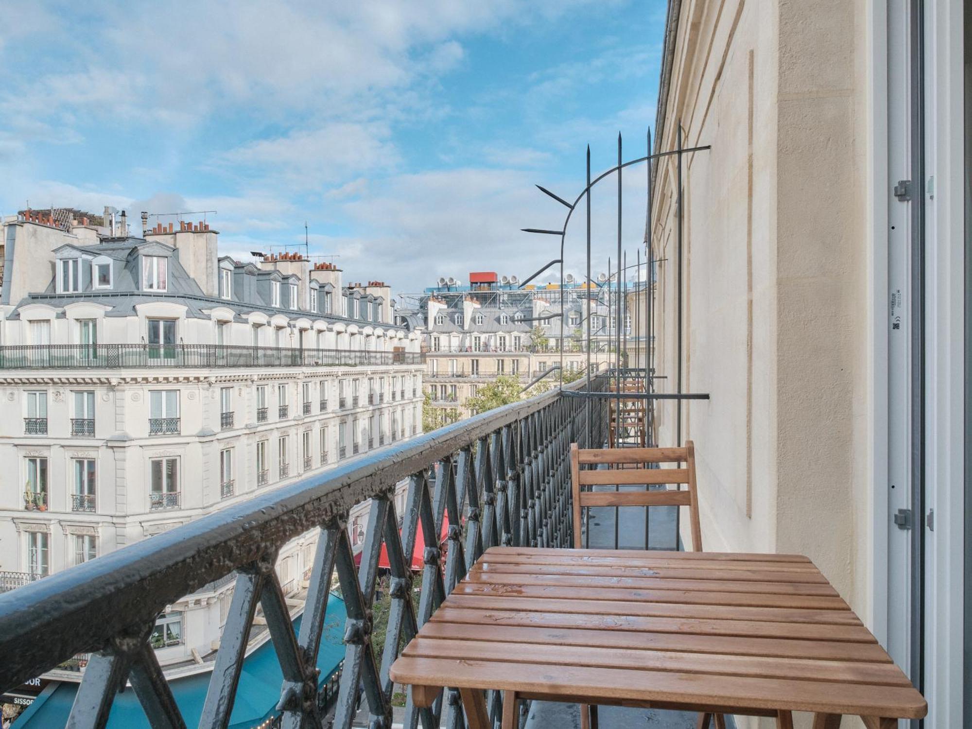 Deluxe Studio Balcony City View 502