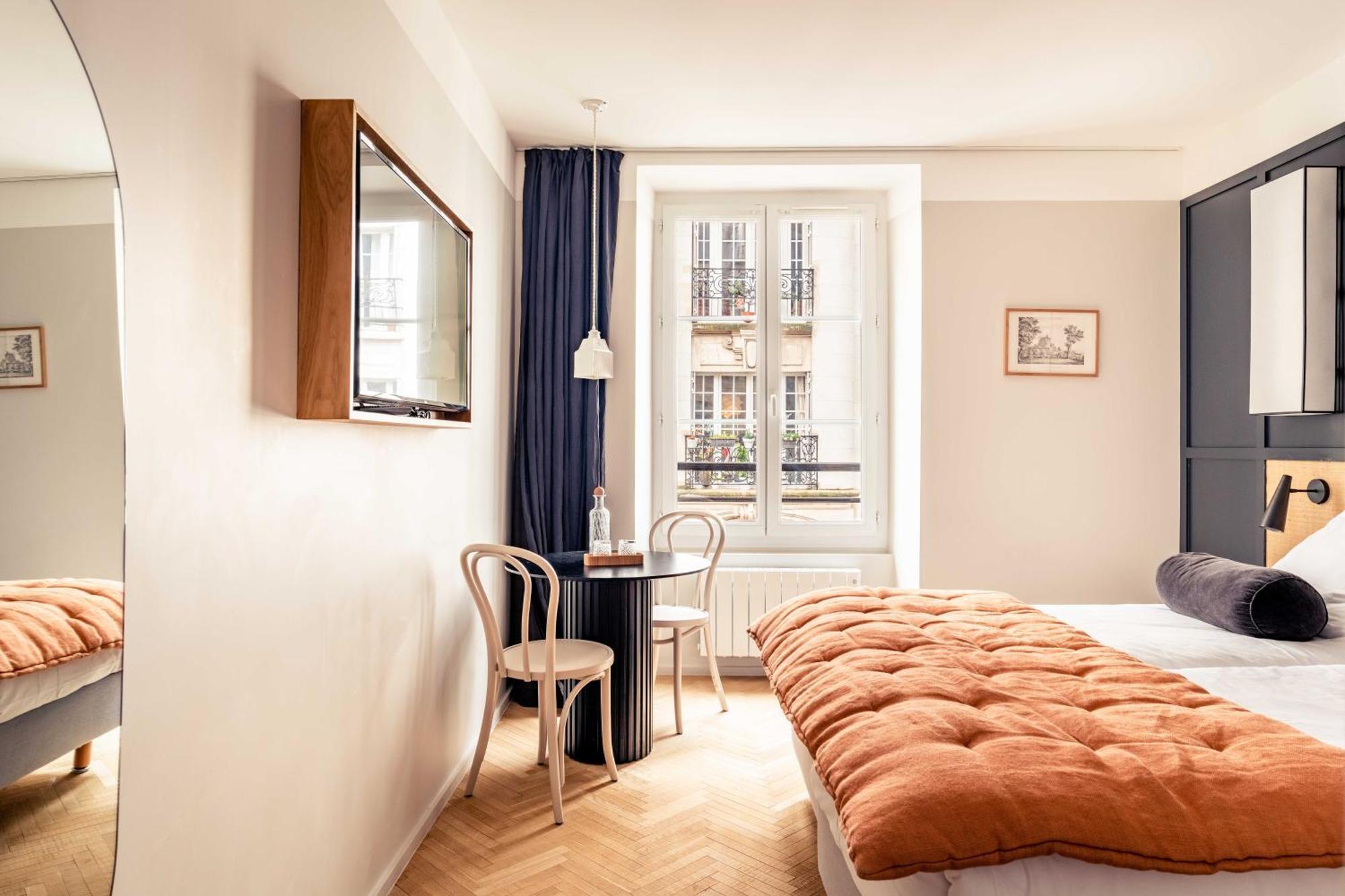 Big Double Parisian Room