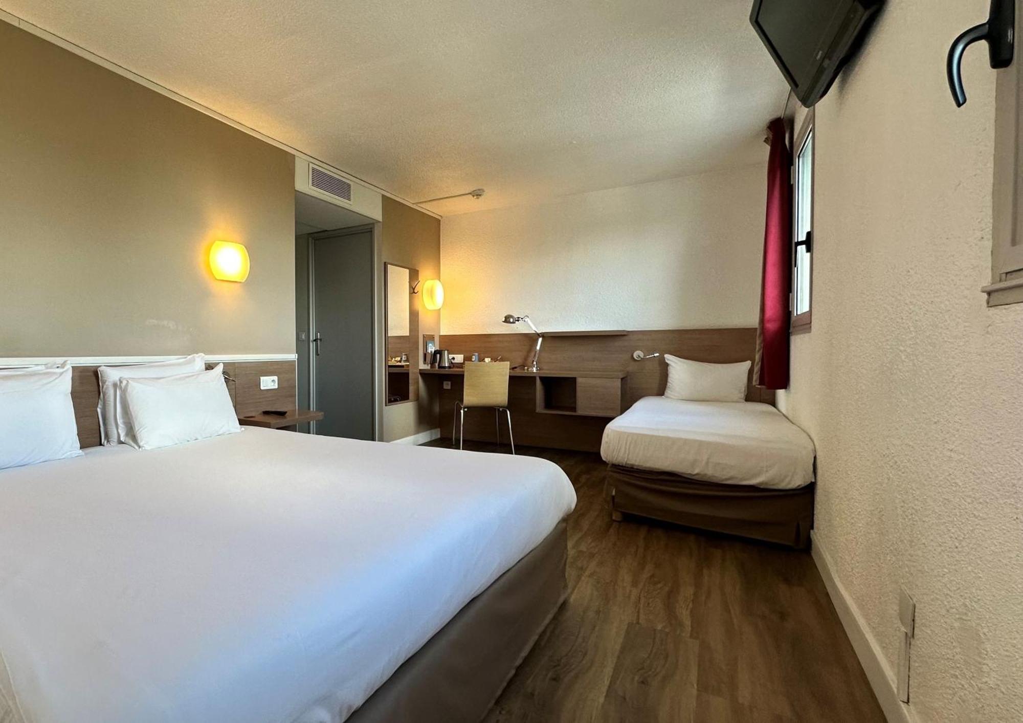 One Double Bed One Single Bed Superior Room
