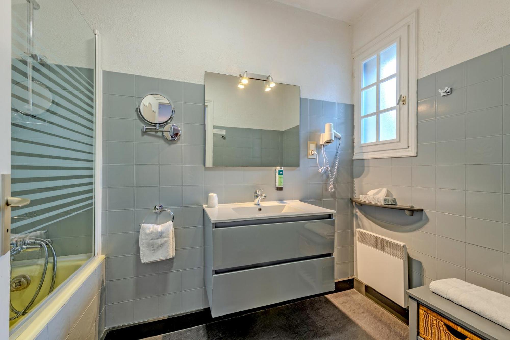 Double Room (1 Adult),1624753064:JPEG