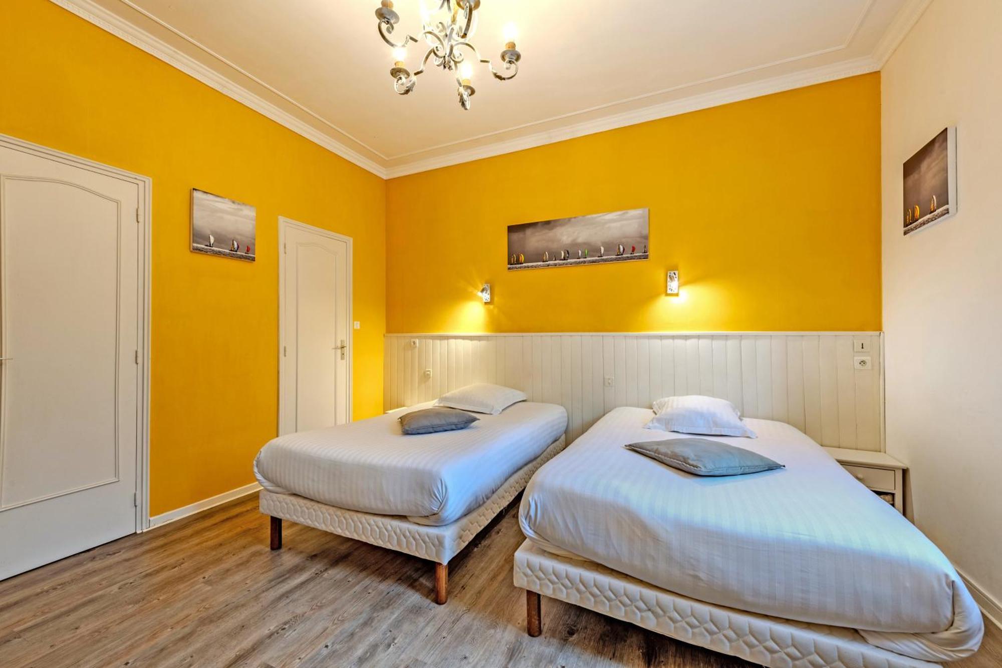 Twin Room,1624753094:JPEG