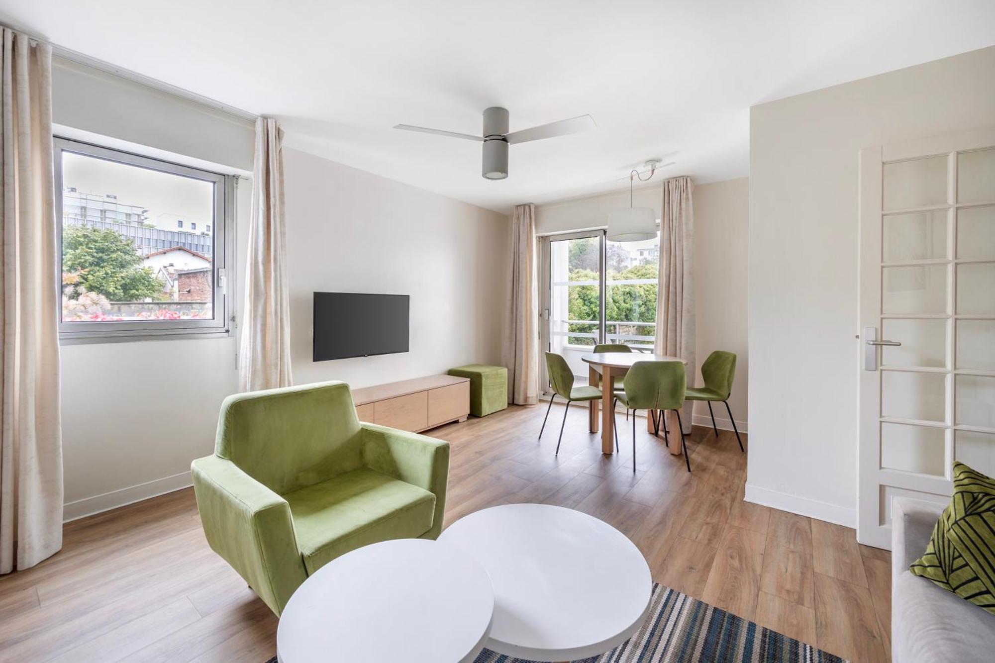 One-Bedroom Apartment
