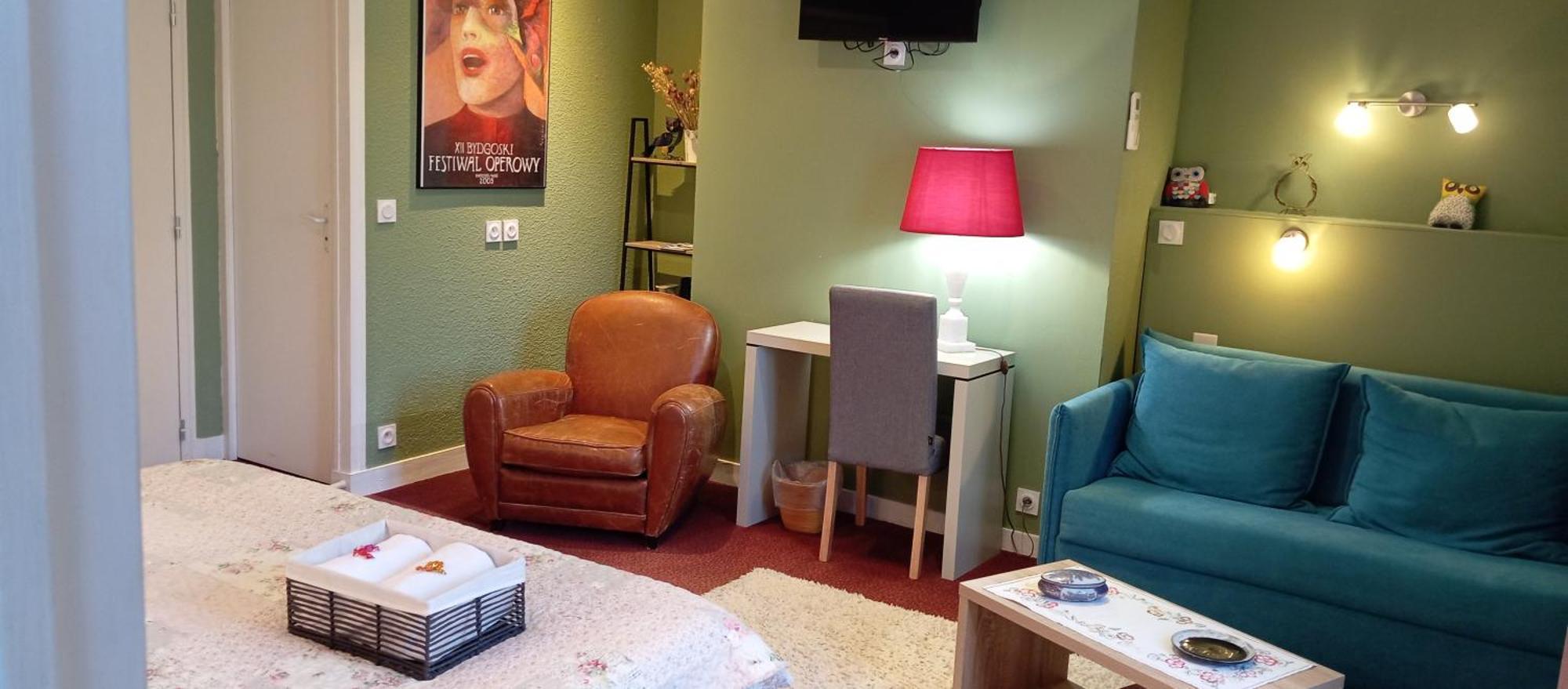 Family Room with Shower,1627201328:JPEG