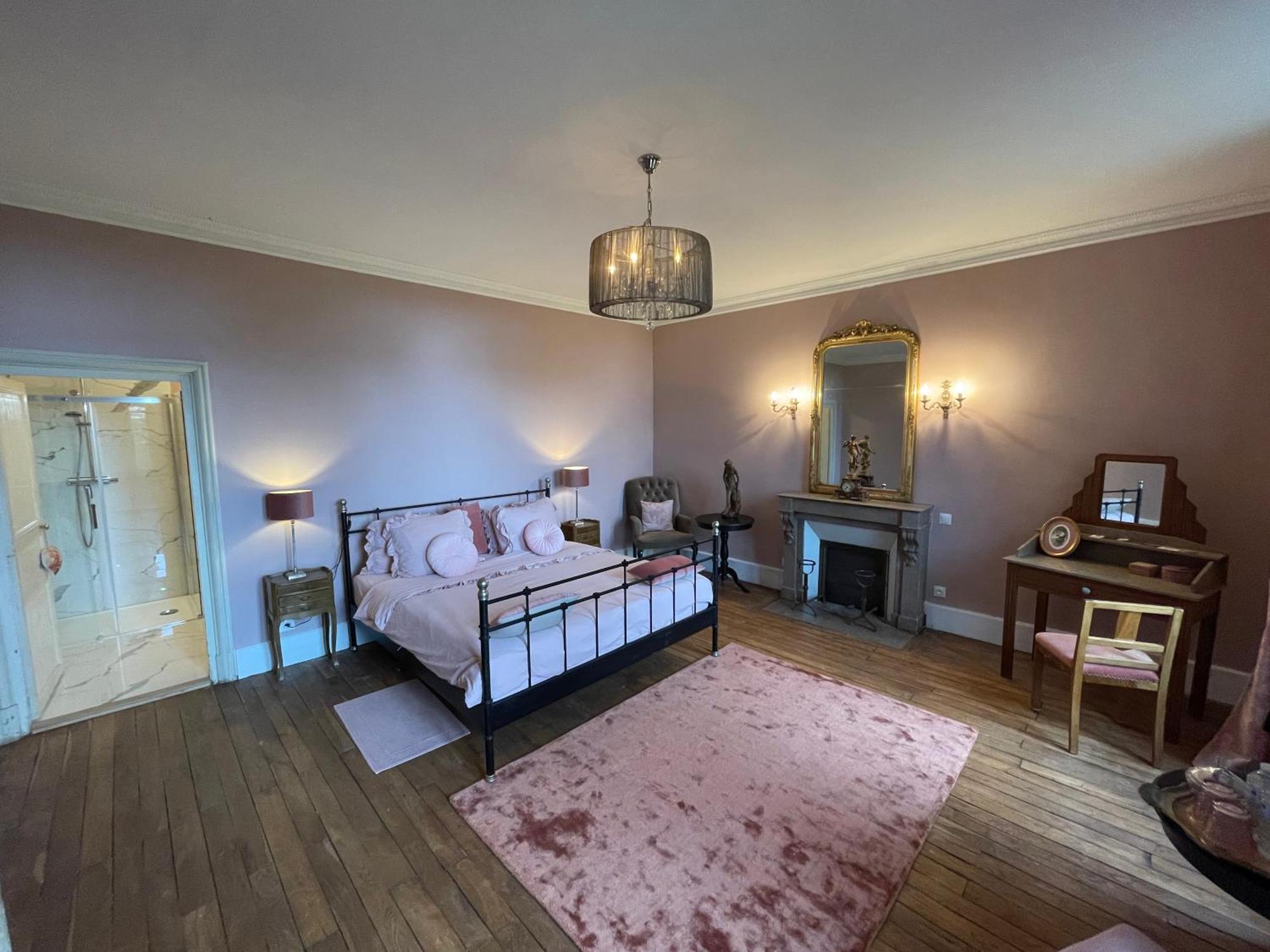 Deluxe King Room