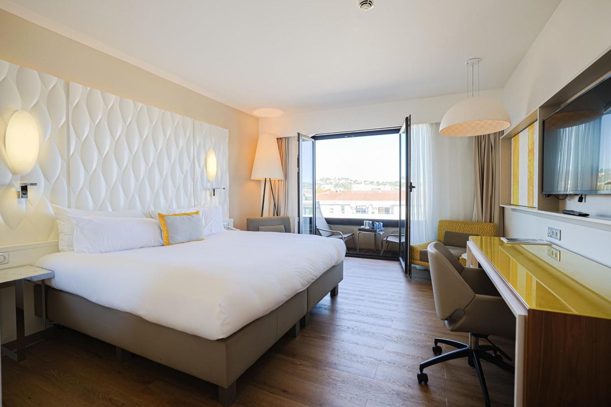 King Room a Panoramic City View