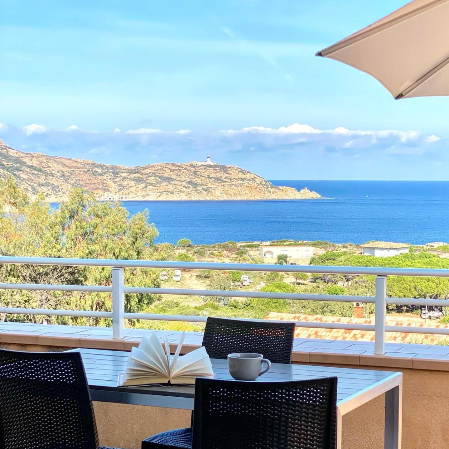 One Bedroom Apartment Sea View