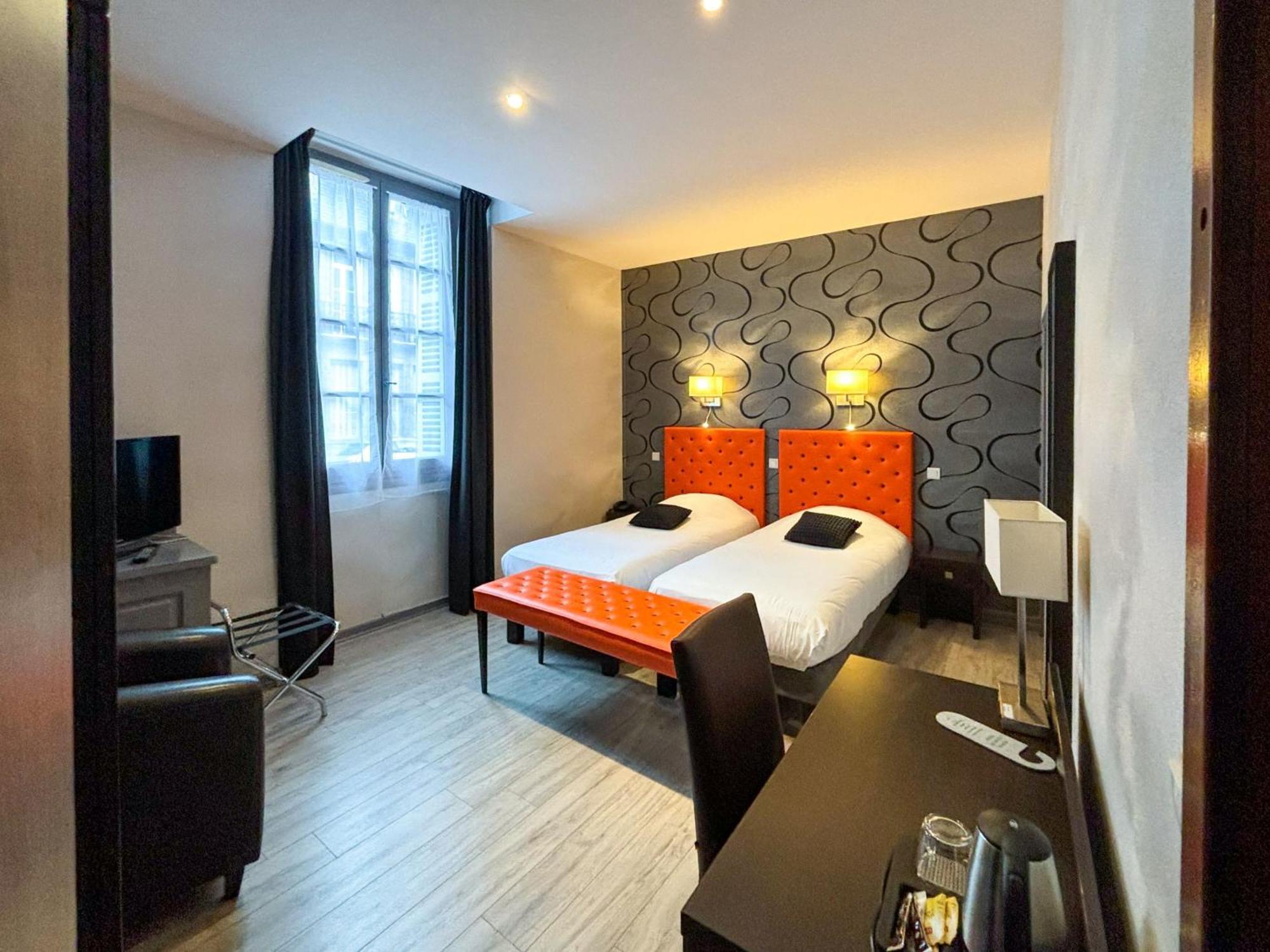 Twin Room,1594676261:JPEG