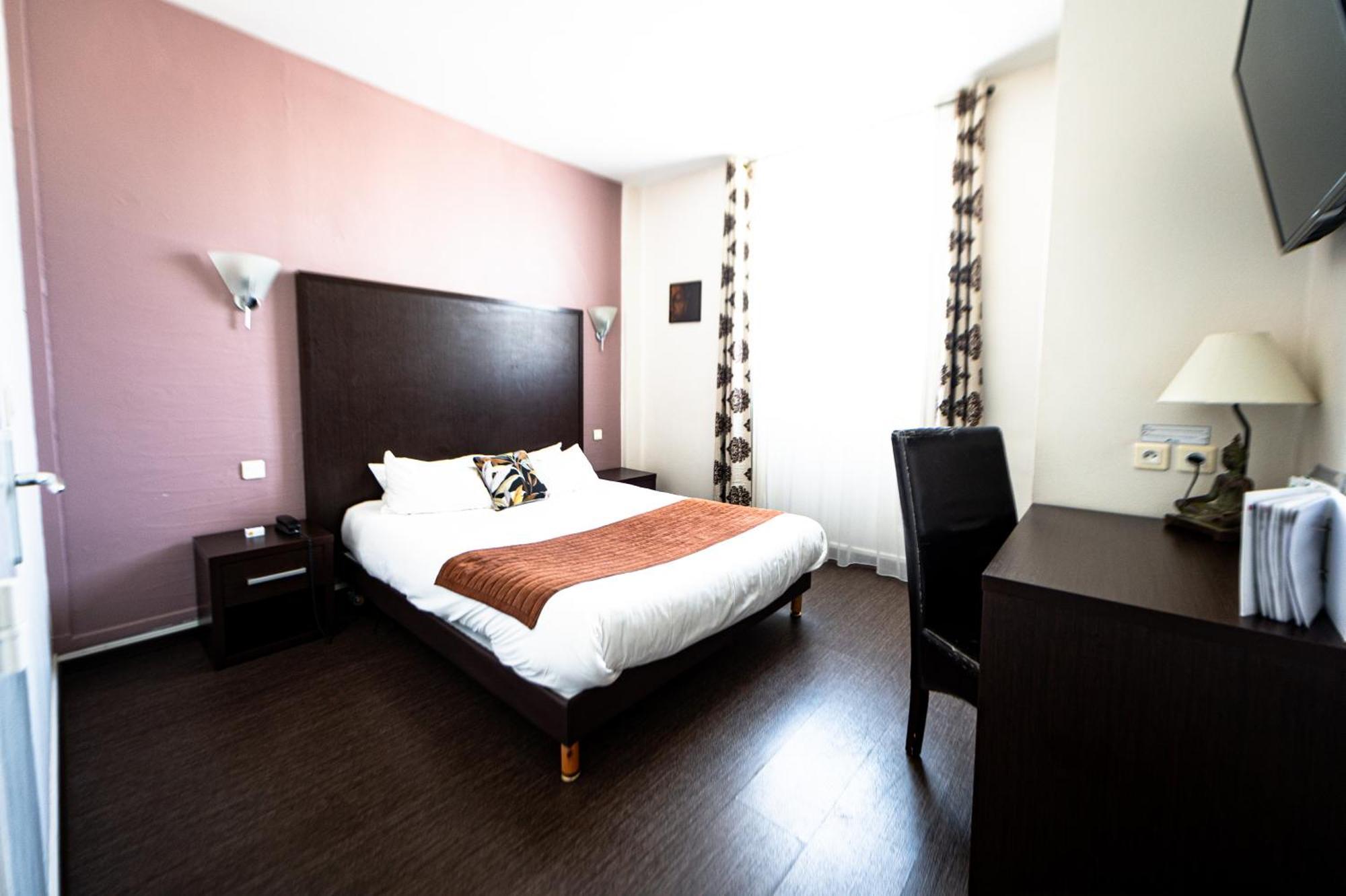 Double Room with Street View,1633681449:JPEG