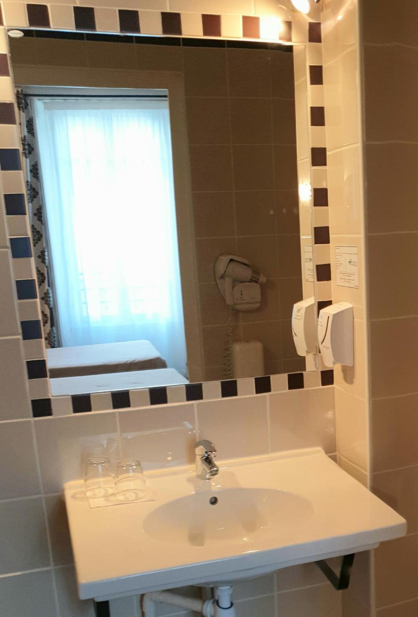 Twin Room with Street View,1633681433:JPEG