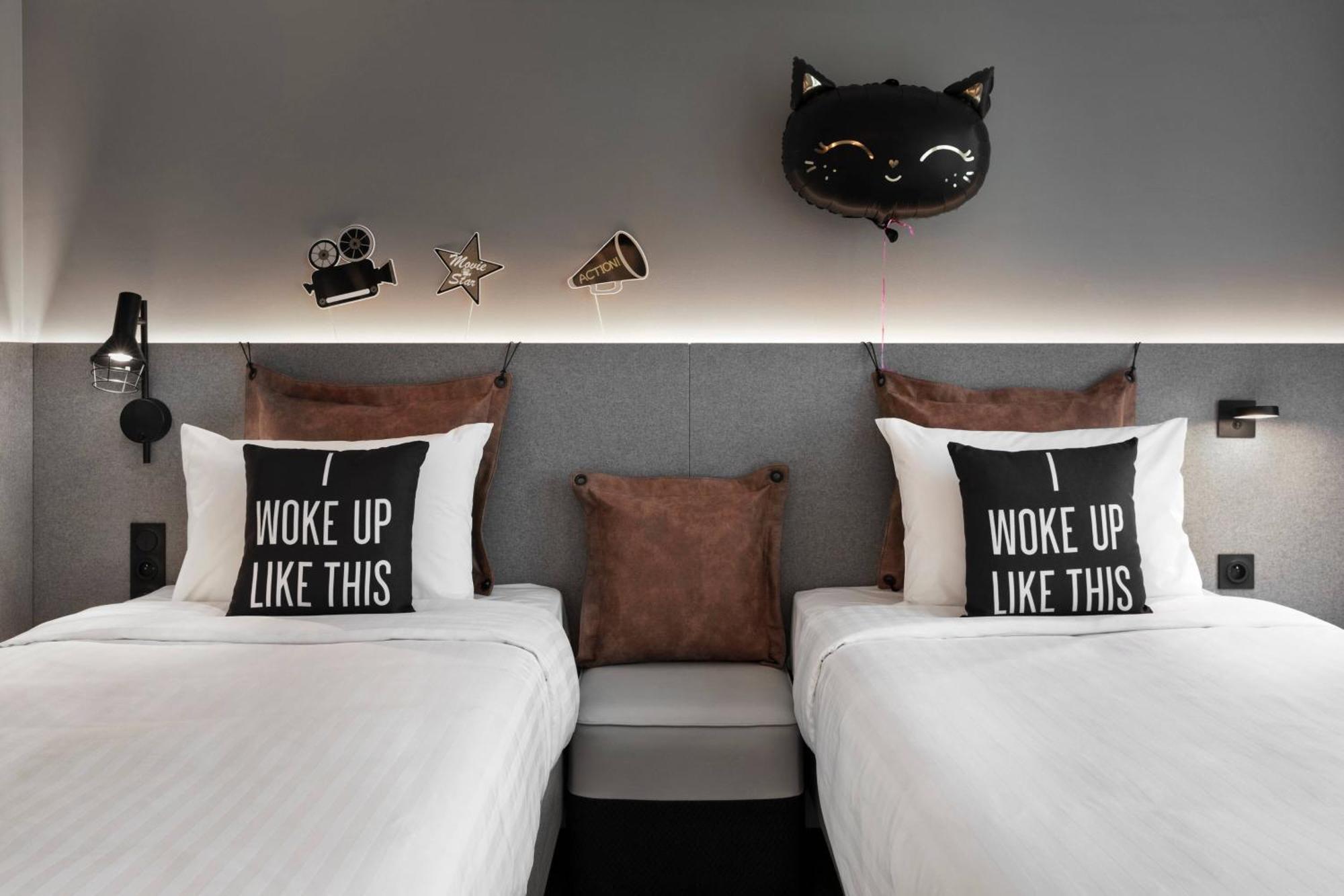 Moxy Twin Room