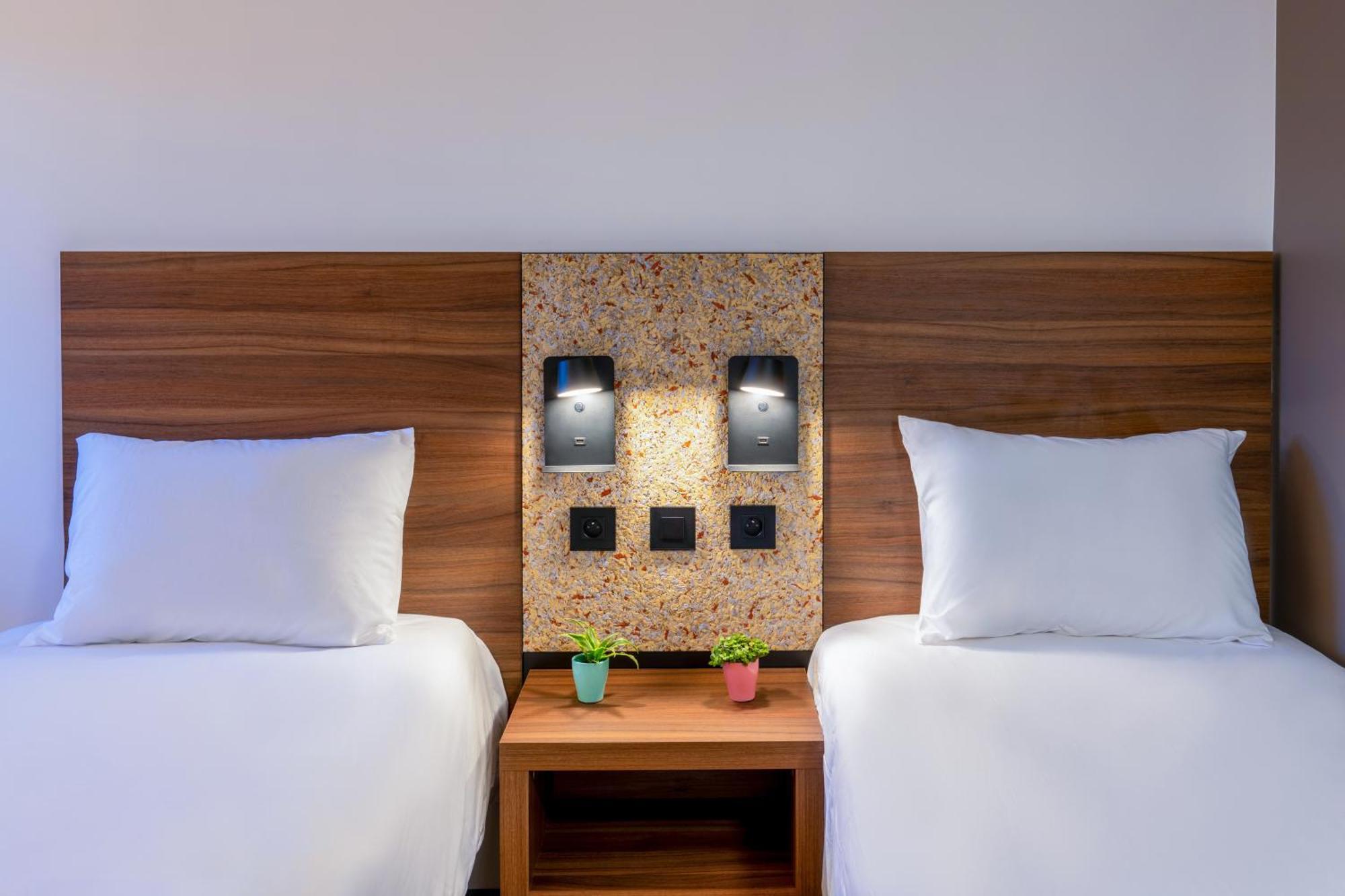 POP Twin Room,1636736772:JPEG