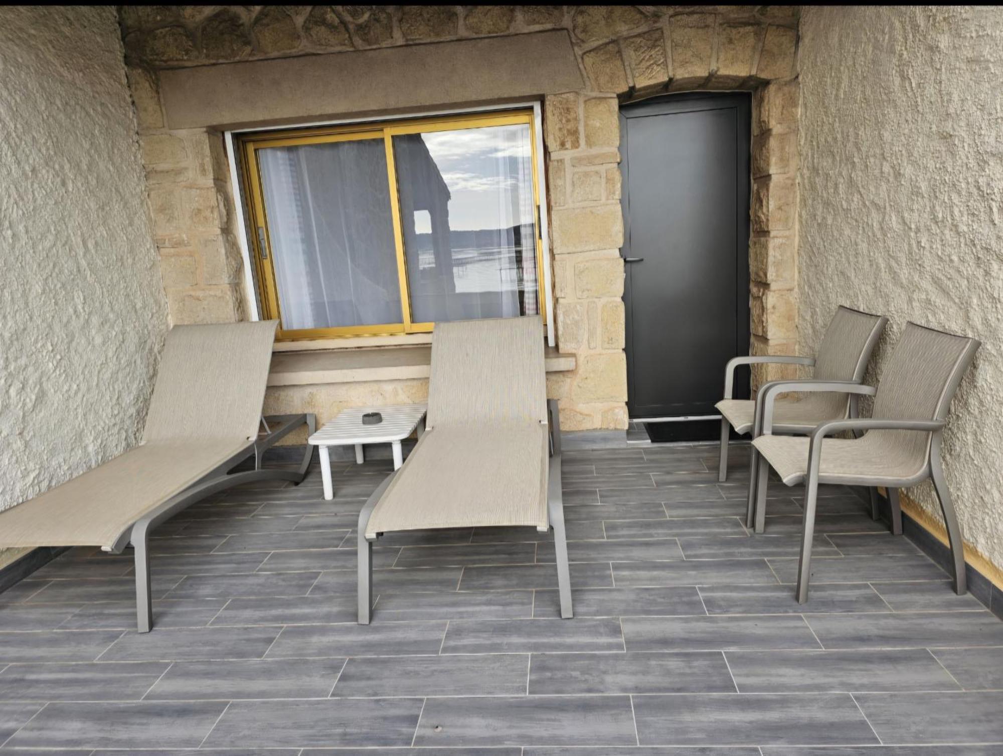 Chambre Double Standard - Vue de Face sur Étang - Terrasse