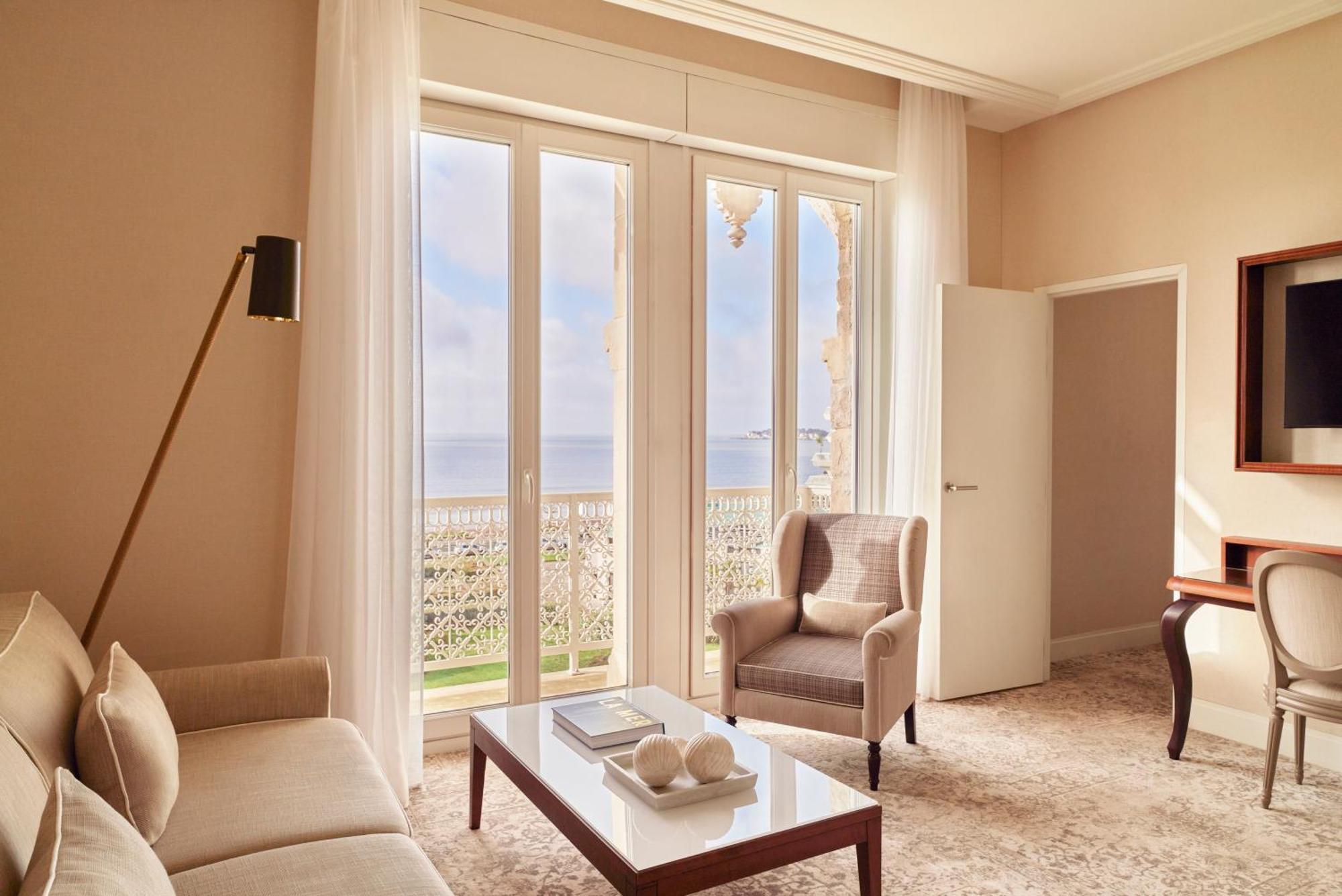 Deluxe Suite with Sea View