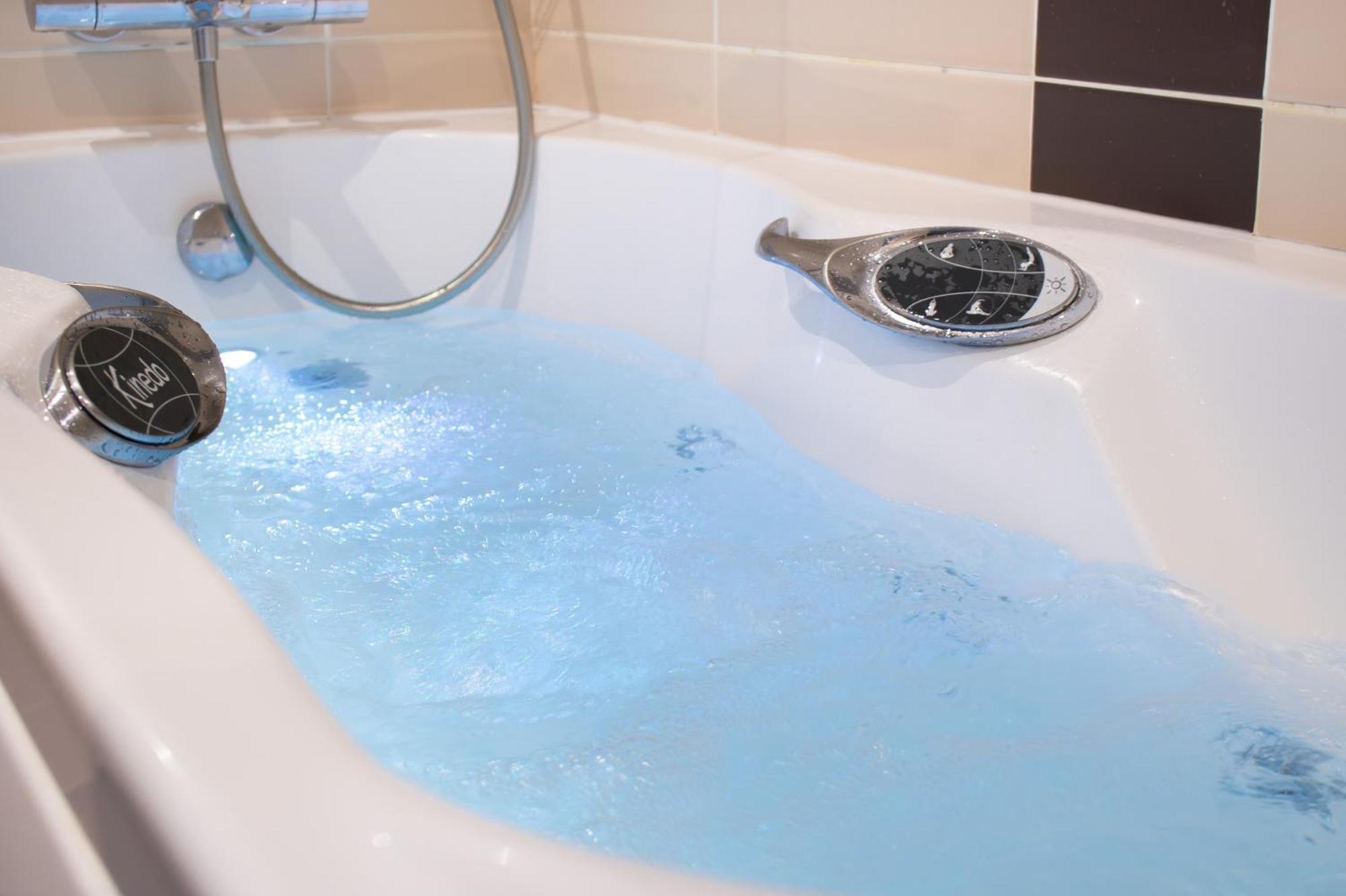 Superior Double Room Hot Tub,1639581240:JPEG